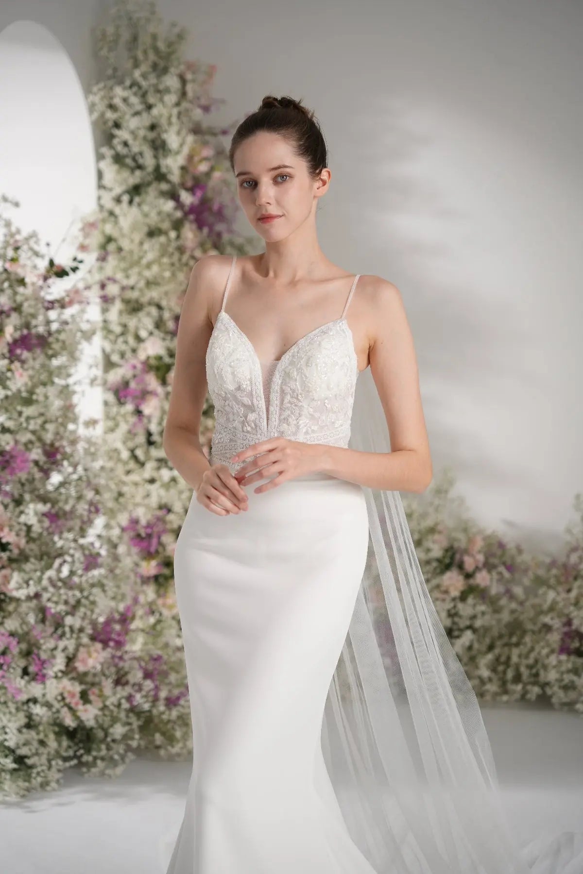 Trumpet/Mermaid Spaghetti Strap V Neck Sleeveless Lace Cape Mesh Wedding Dress With Court Train zhexudai