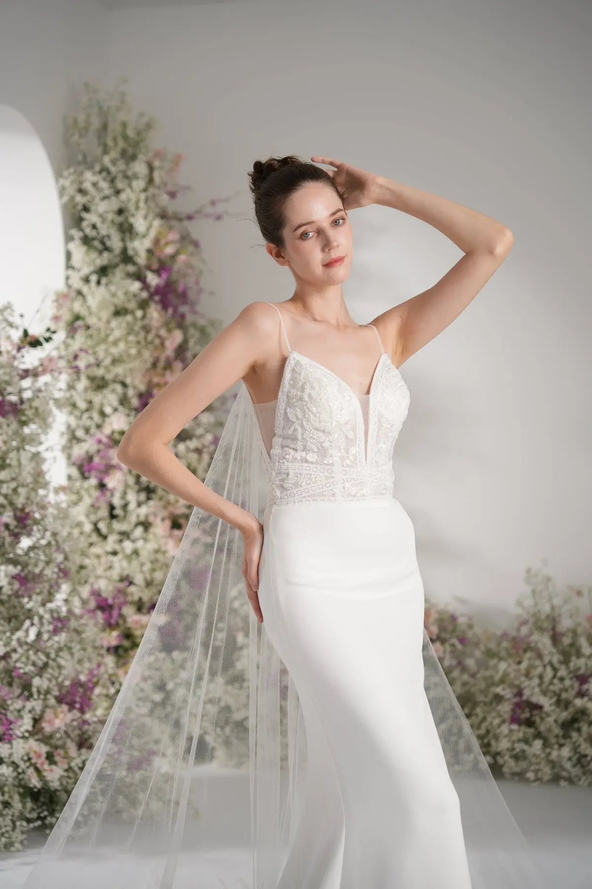 Trumpet/Mermaid Spaghetti Strap V Neck Sleeveless Lace Cape Mesh Wedding Dress With Court Train zhexudai
