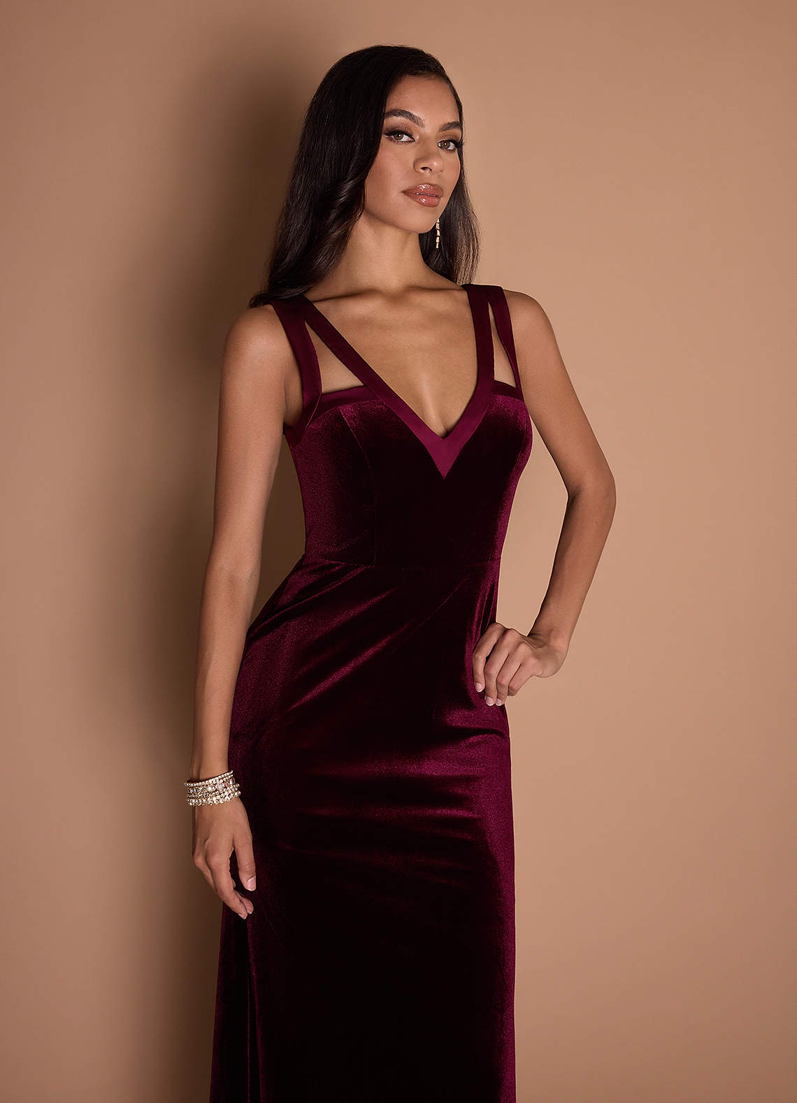 Tania Mermaid V-Neck Stretch Satin and Velvet Evening Dress in Wine