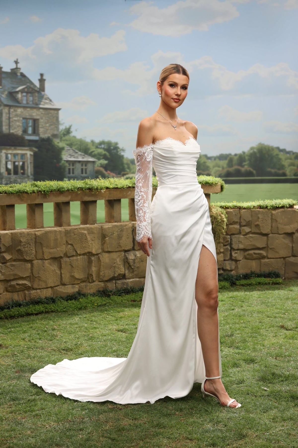 Aven white wedding dress detail view 10