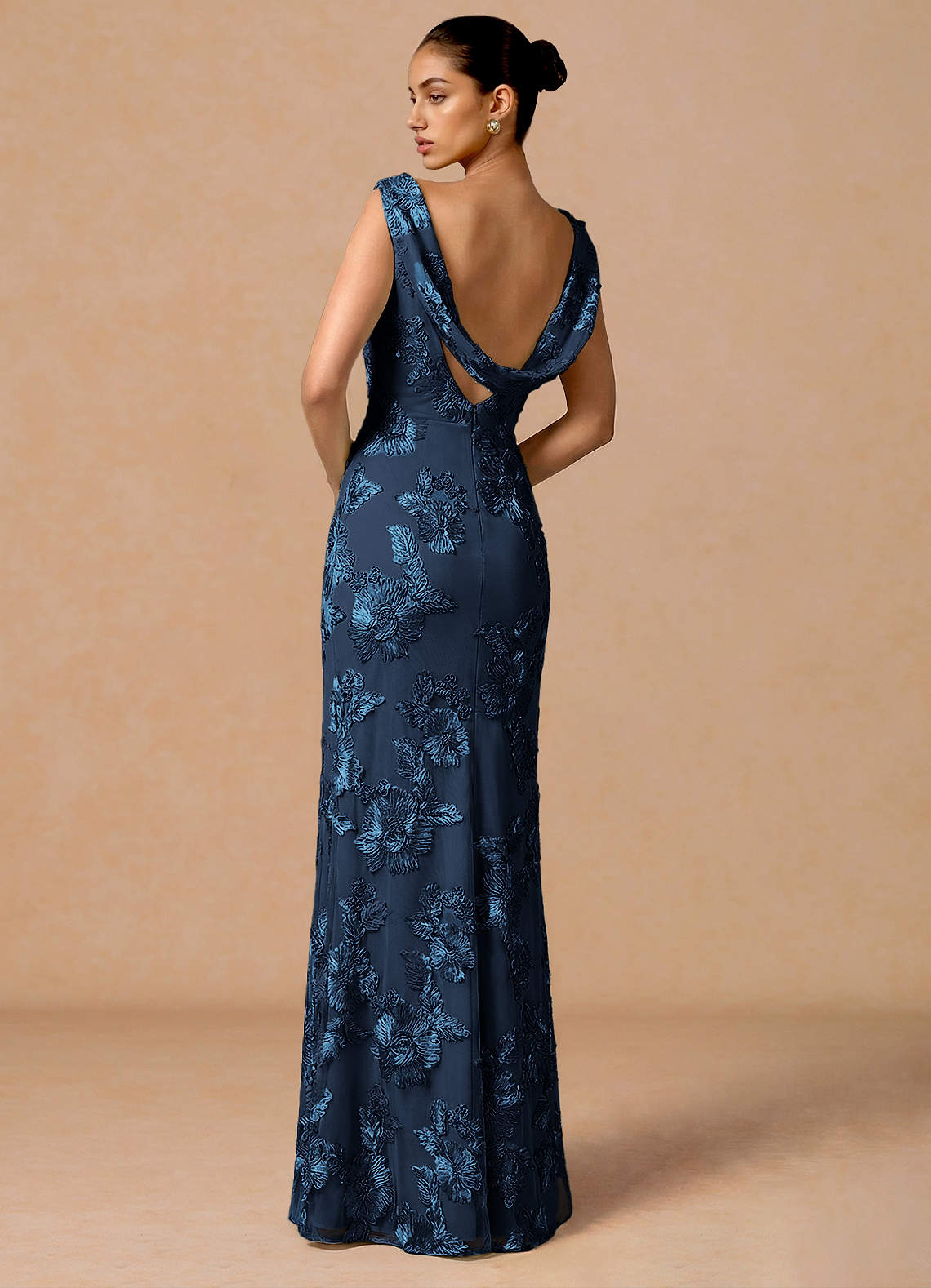 Elowis Column Open-Back Floral Mesh Evening Dress in Navy