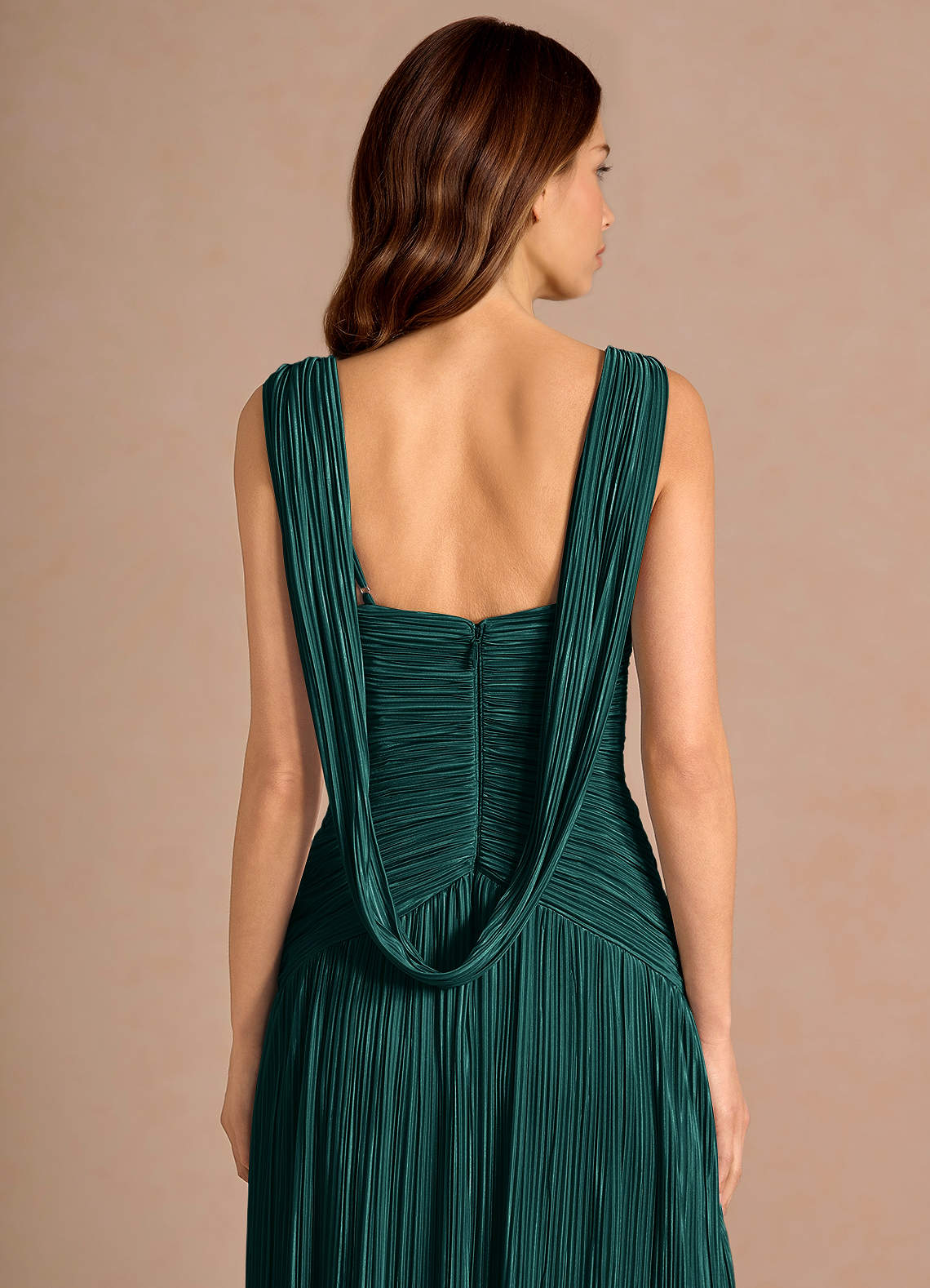 Quellia Sheath V-Neck Stretch Knit Wedding Guest Dress in Emerald Green