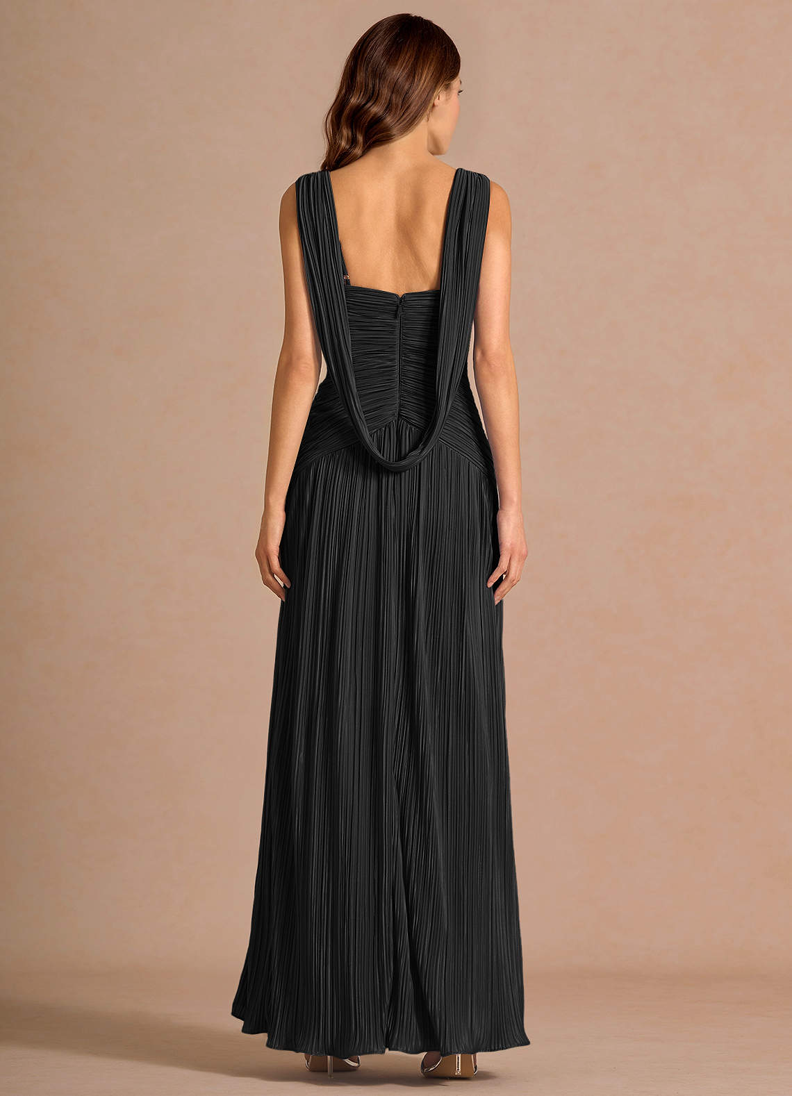 Quellia Sheath V-Neck Stretch Knit Wedding Guest Dress in Black