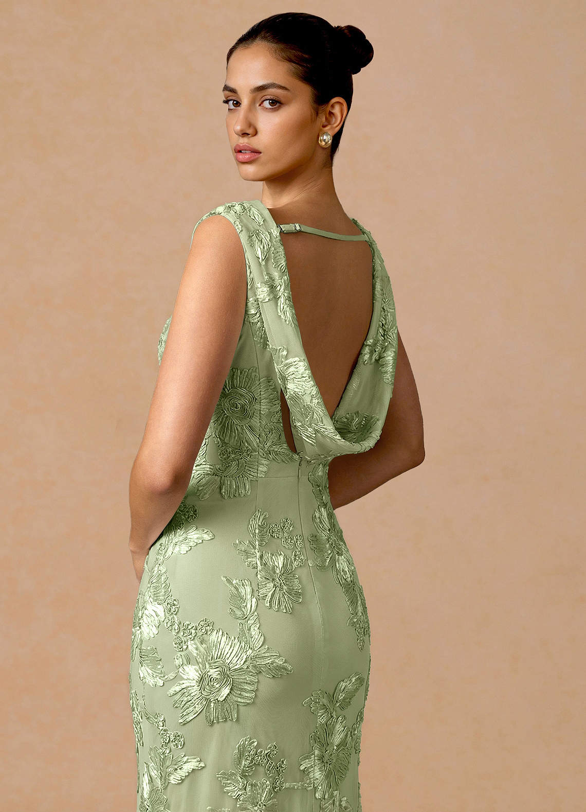 Elowis Column Open-Back Floral Mesh Evening Dress in Light Green