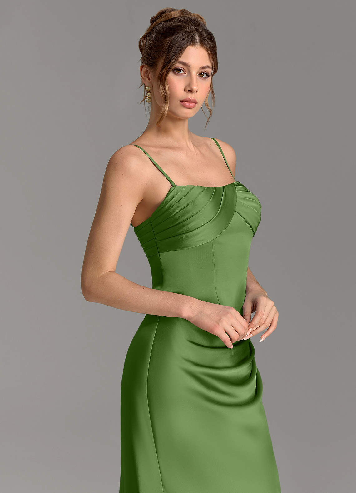 Nicki Sheath Scoop-Neck Stretch Satin Bridesmaid Dress in Basil