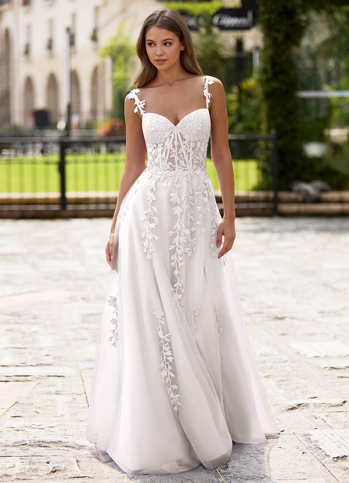 Dreamscape A-Line Sweetheart Lace Tulle Prom Dress in white