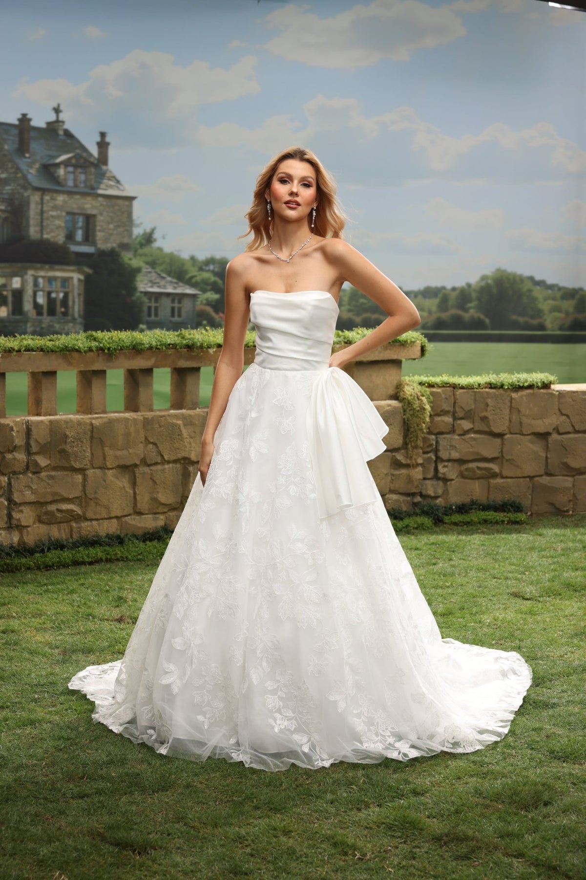 Elia white wedding dress detail view 4