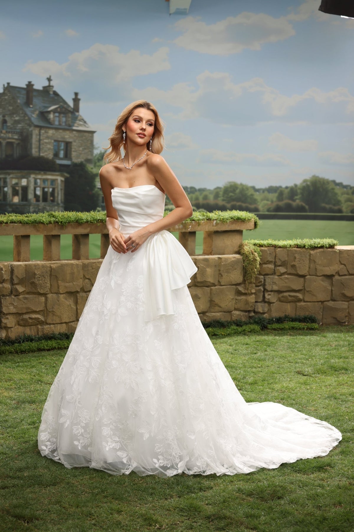 Elia white wedding dress detail view 6