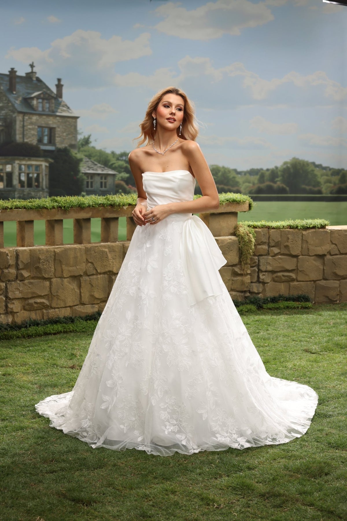 Elia white wedding dress detail view 3