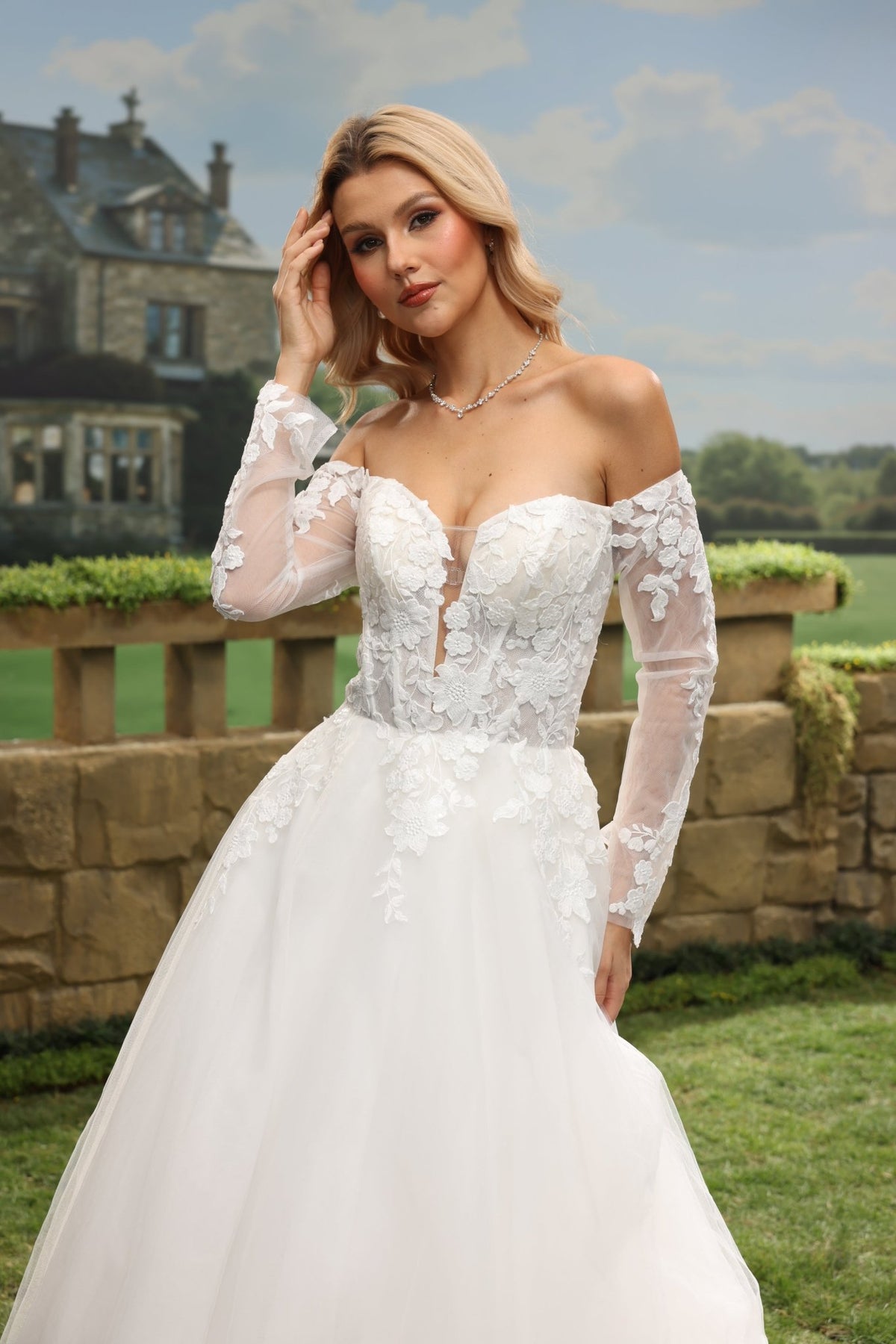 Elora white wedding dress detail view 10