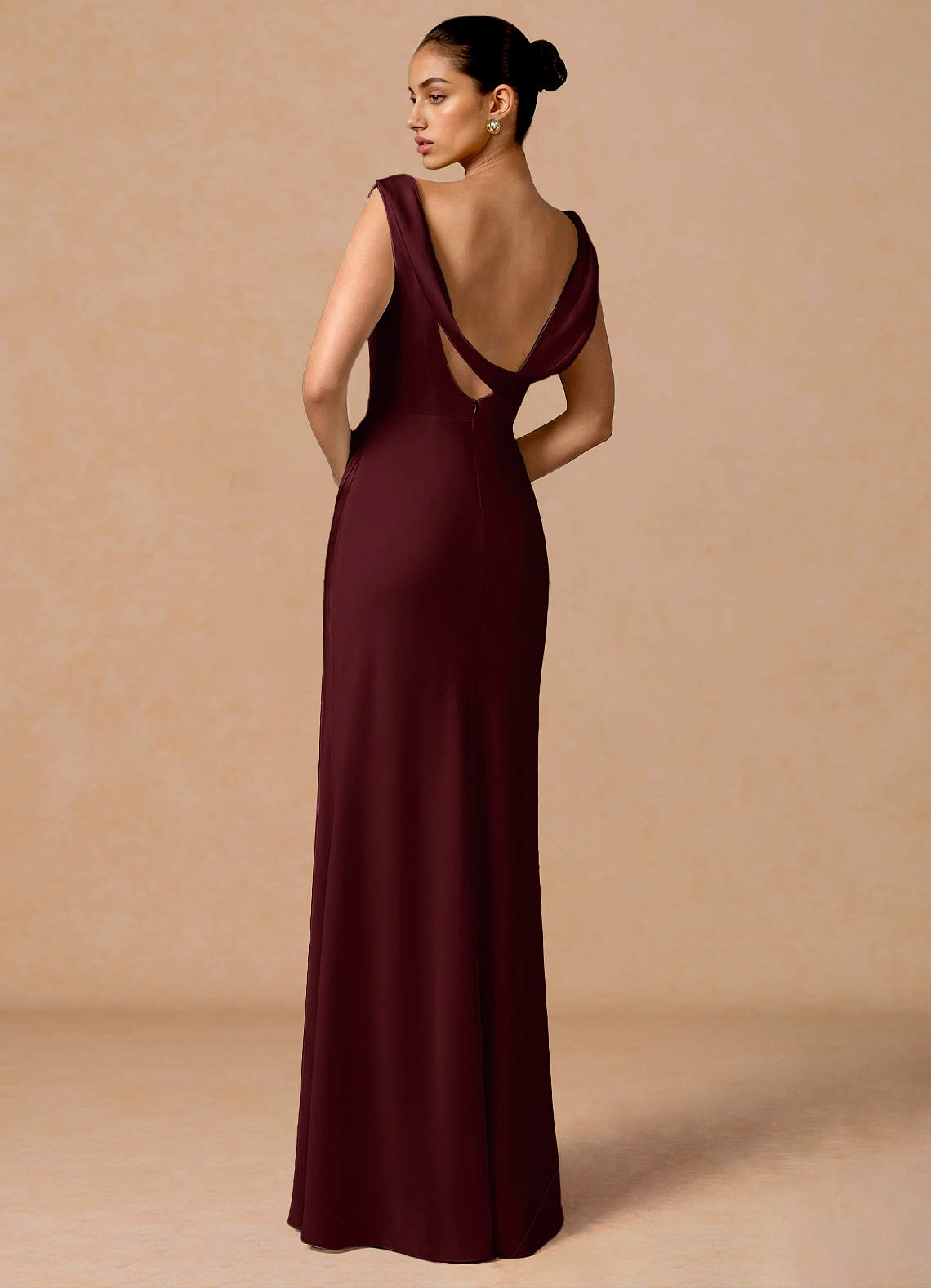 Evarine Sheath Boat-Neck Stretch Satin Evening Dress in Wine