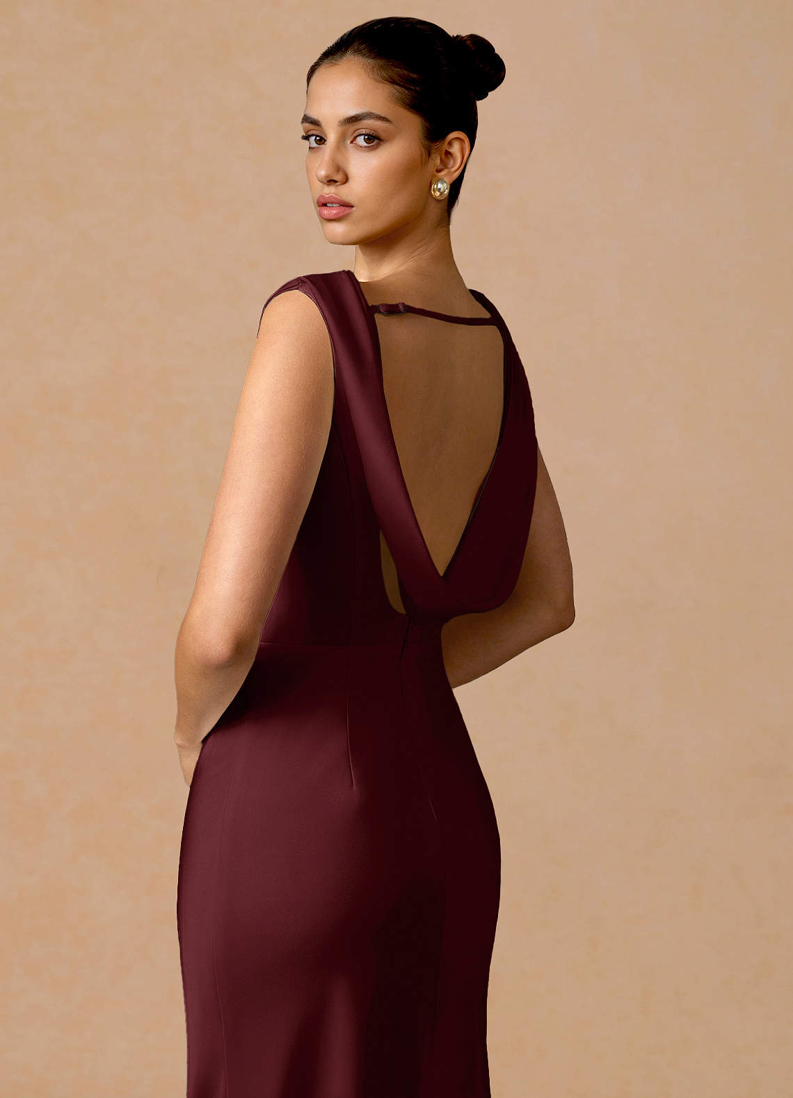 Evarine Sheath Boat-Neck Stretch Satin Evening Dress in Wine