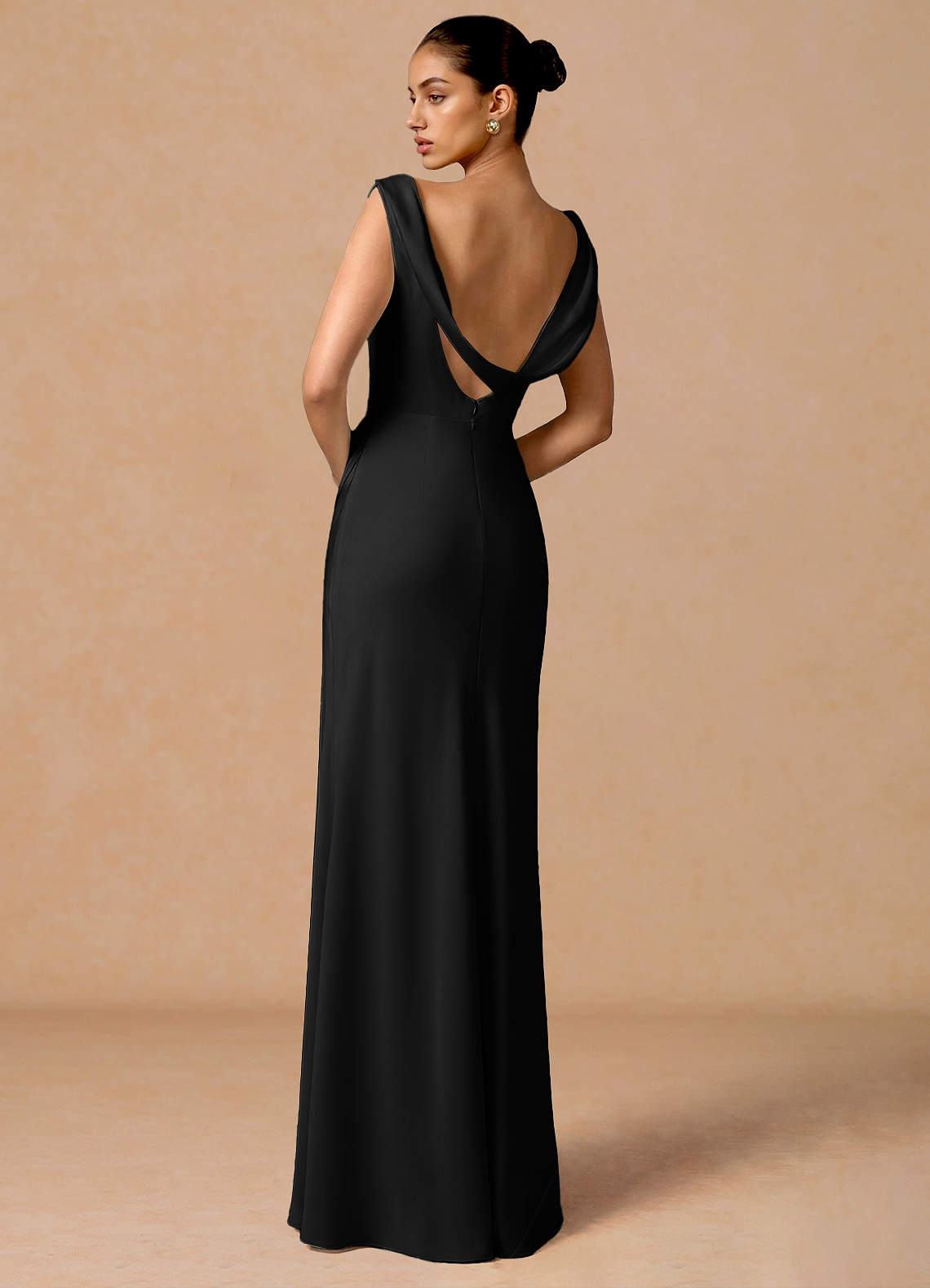 Evarine Sheath Boat-Neck Stretch Satin Evening Dress in black