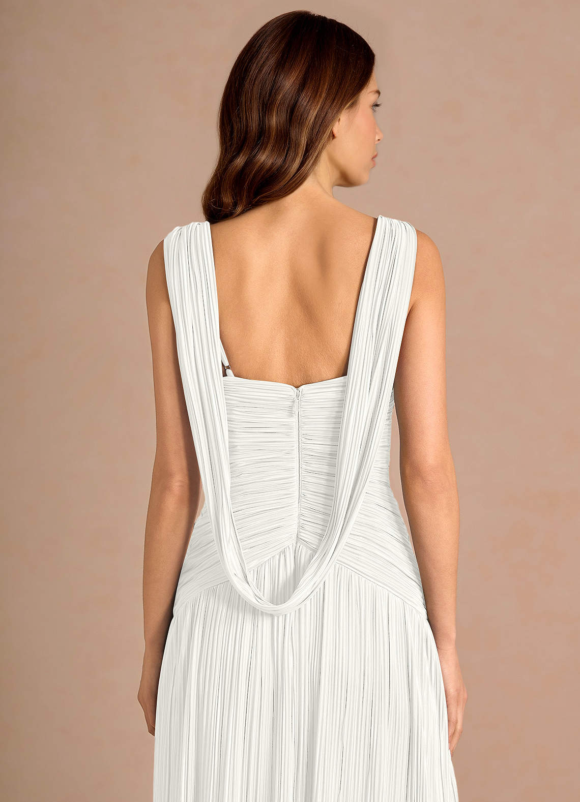 Quellia Sheath V-Neck Stretch Knit Wedding Guest Dress in White