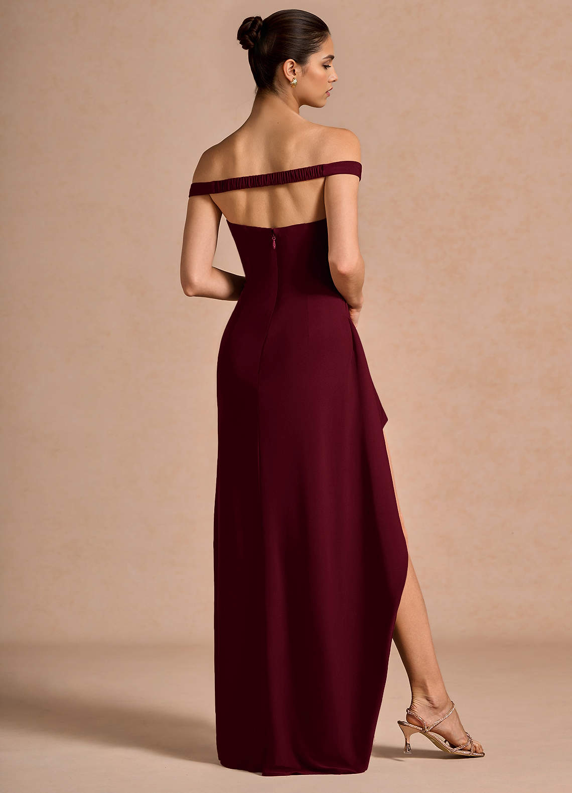 Jasira Sheath V-Neck Stretch Knit Evening Dress in Merlot
