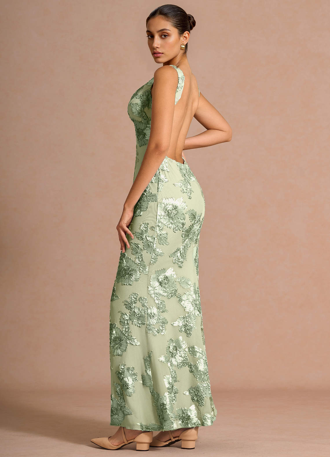 Ivellea Mermaid V-Neck Mesh Evening Dress in Light Green