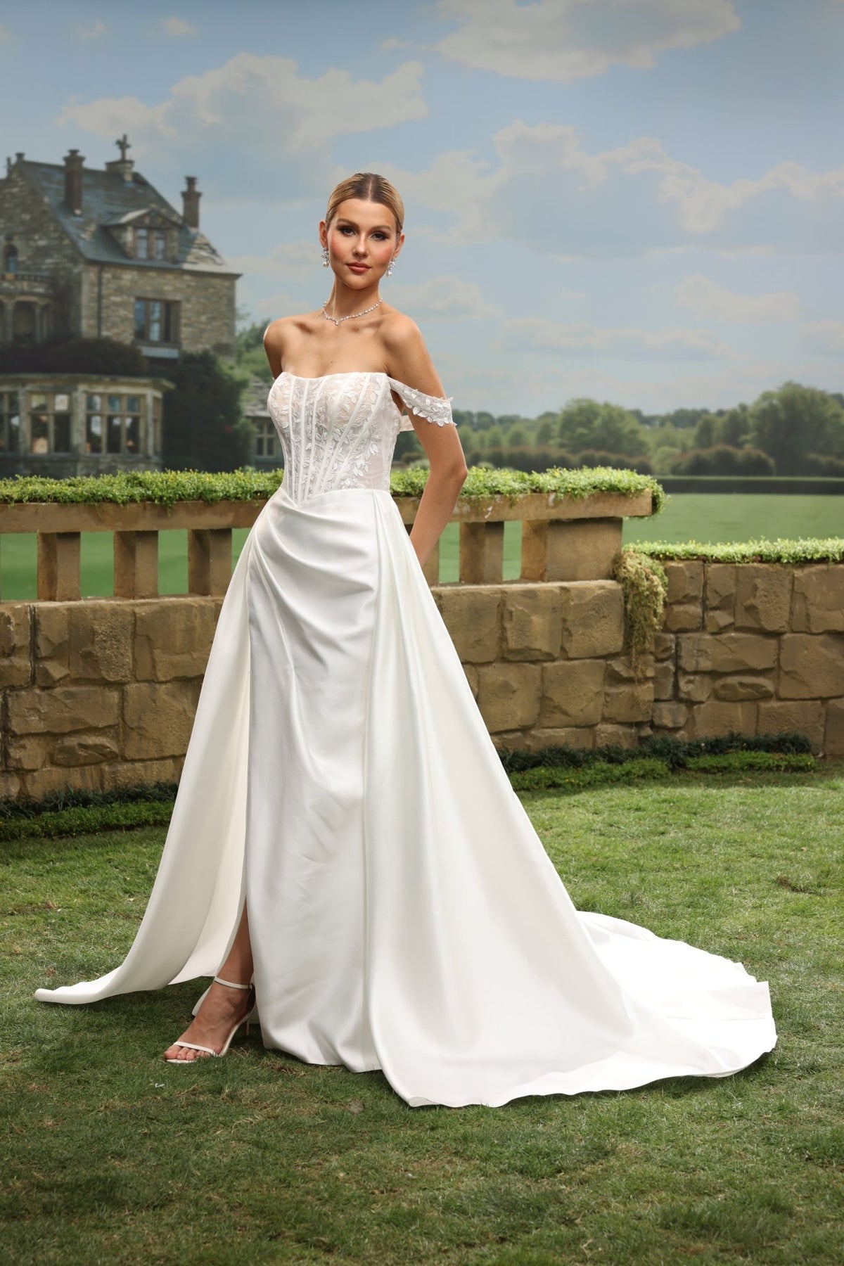 Faye white wedding dress detail view 10