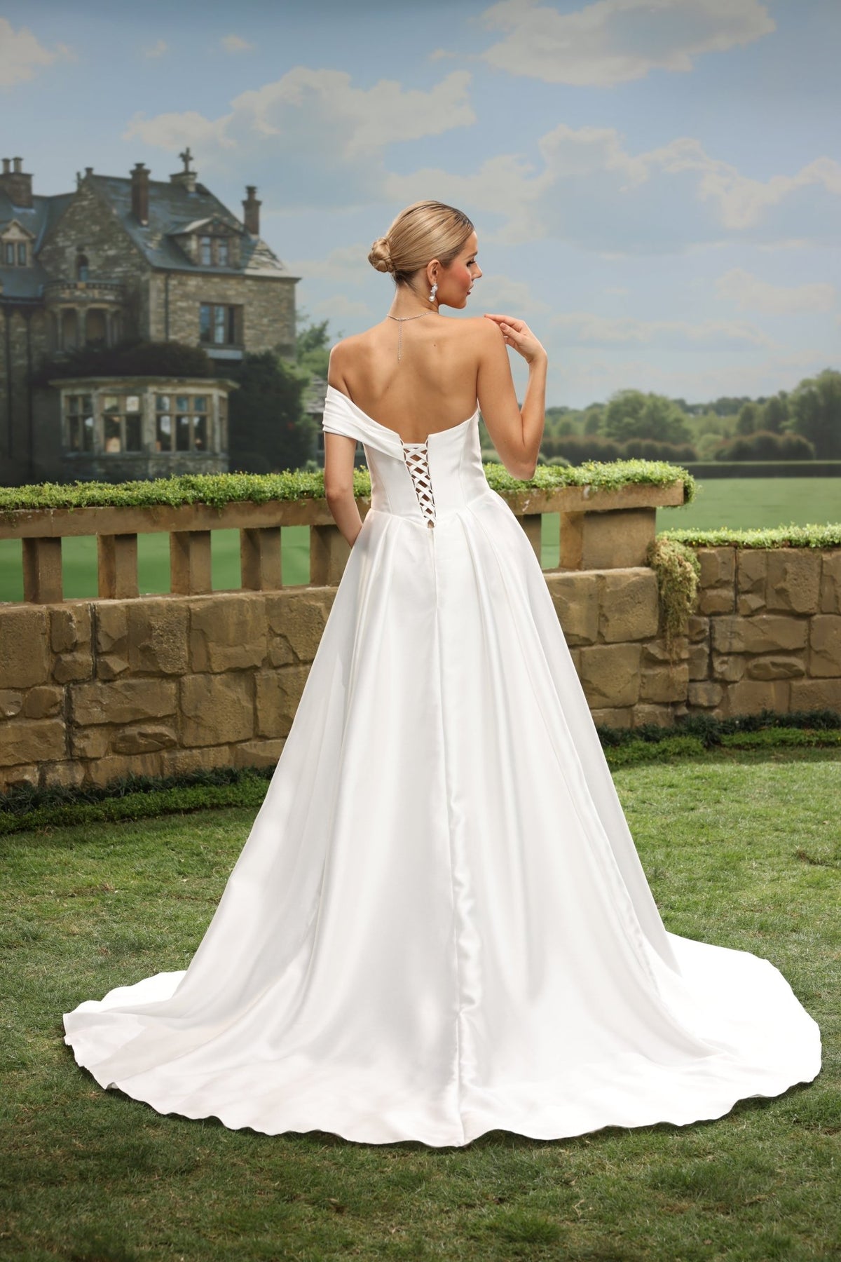 Galia white wedding dress back view 5