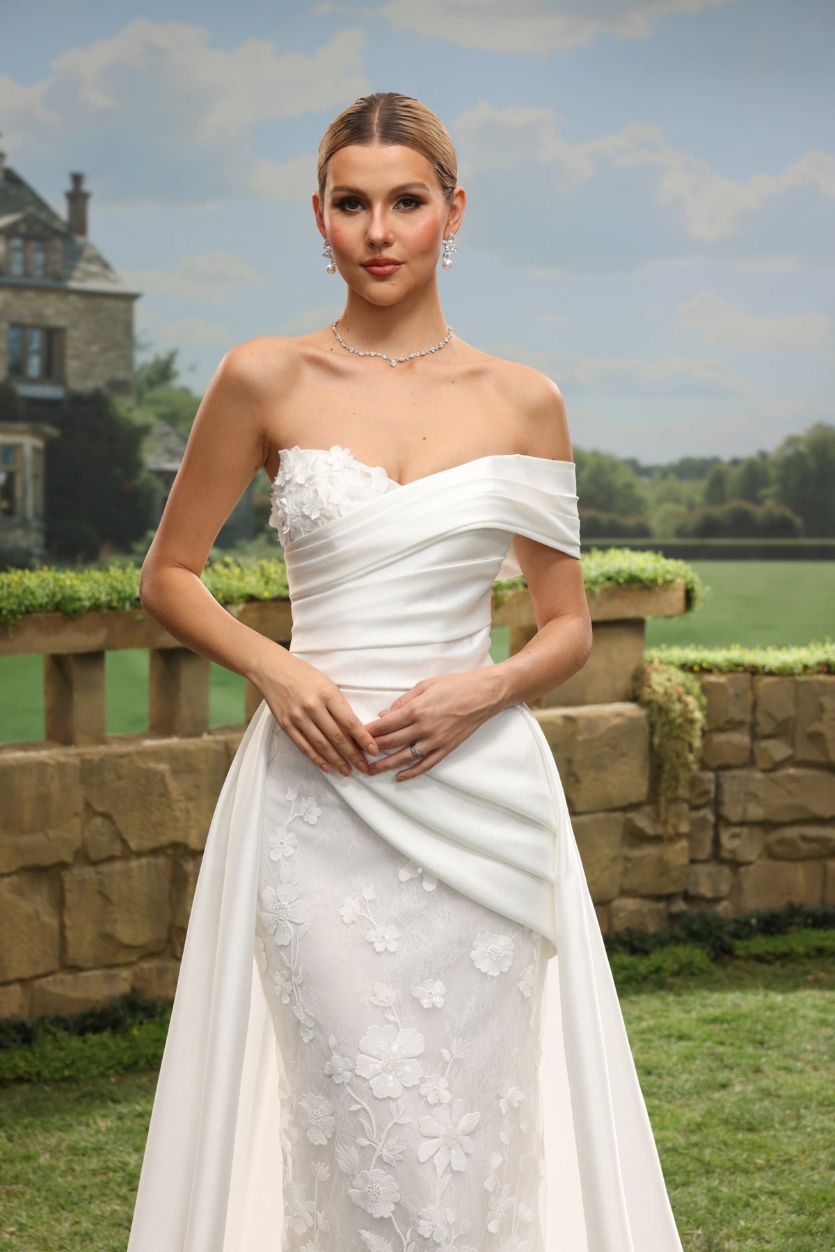 Galia white wedding dress detail view 6