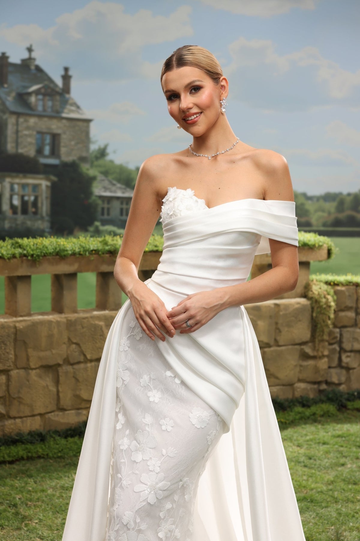 Galia white wedding dress detail view 8