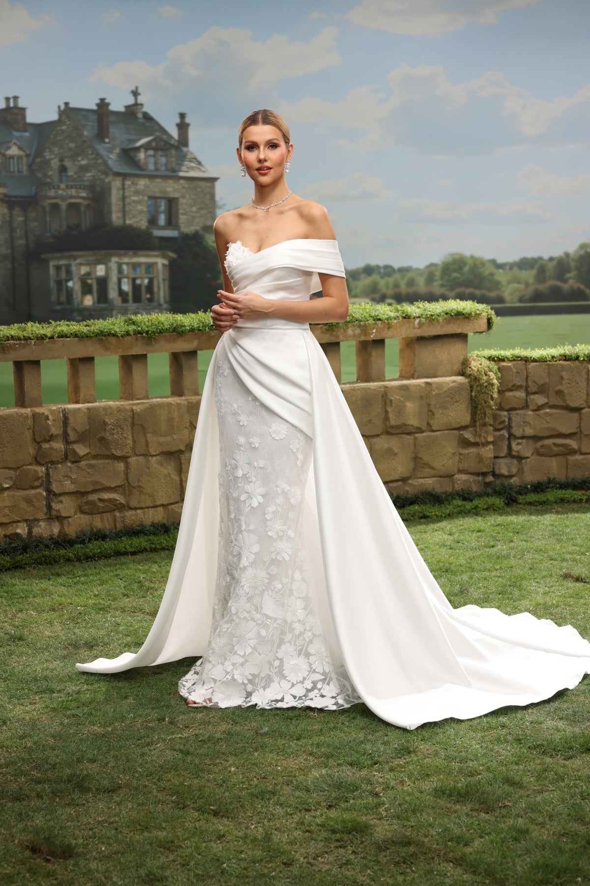 Galia white wedding dress detail view 10