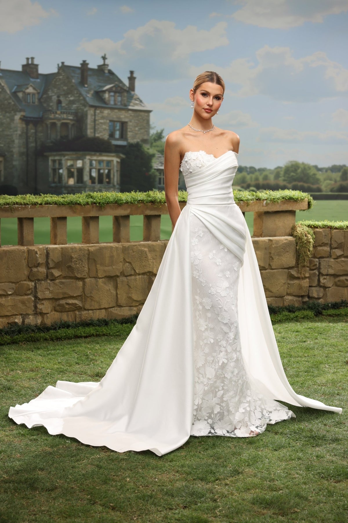 Galia white wedding dress detail view 9