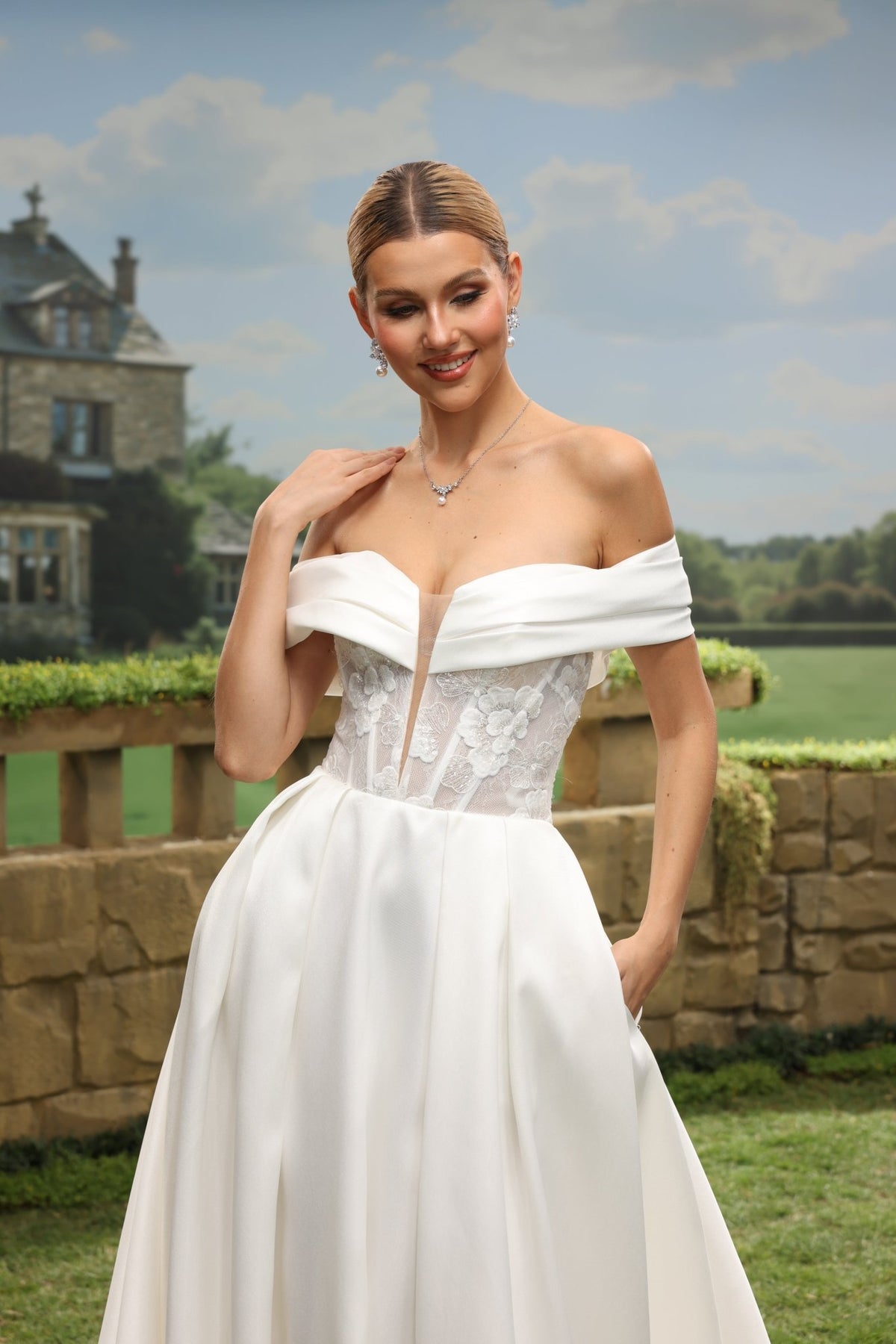 Alva white wedding dress detail view 10
