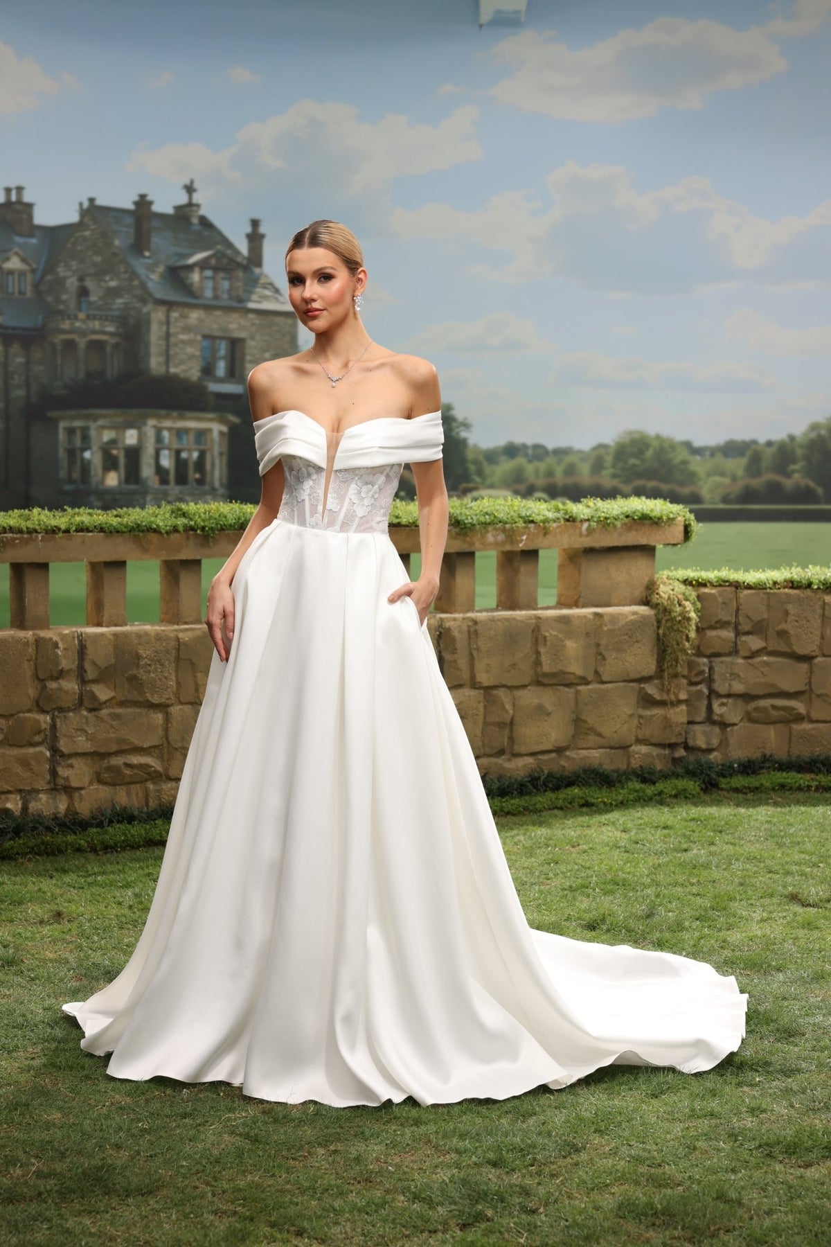 Alva white wedding dress detail view 9