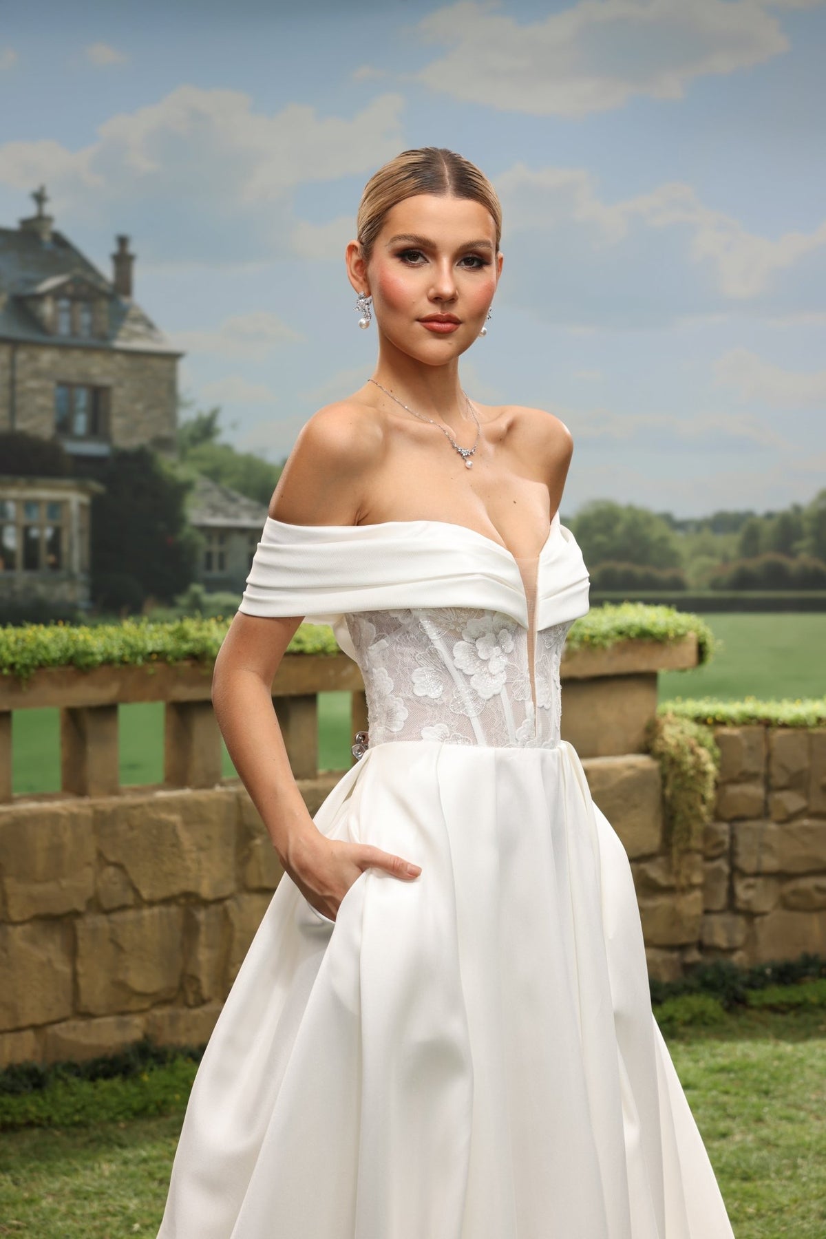 Alva white wedding dress detail view 7