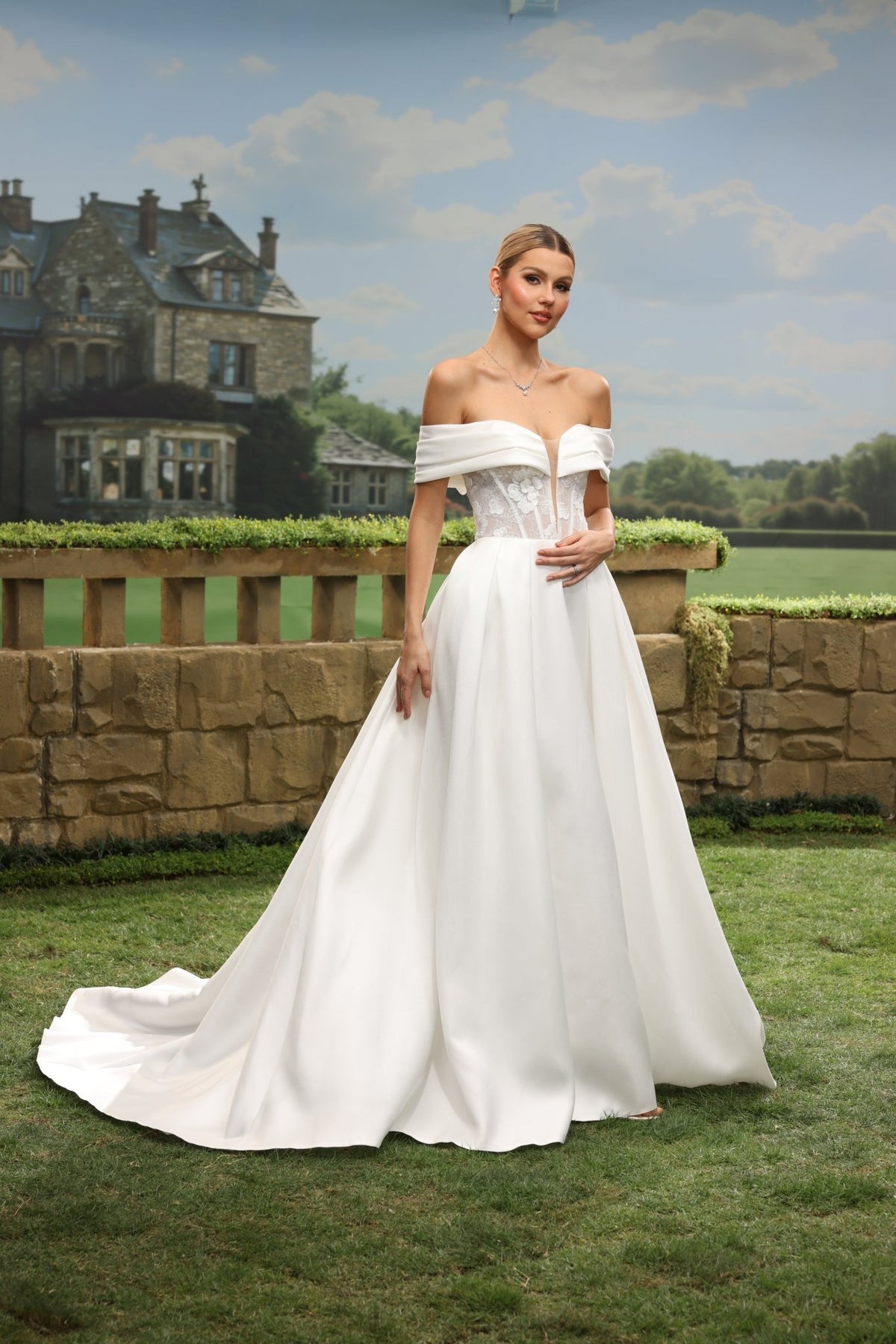 Alva white wedding dress side view 3