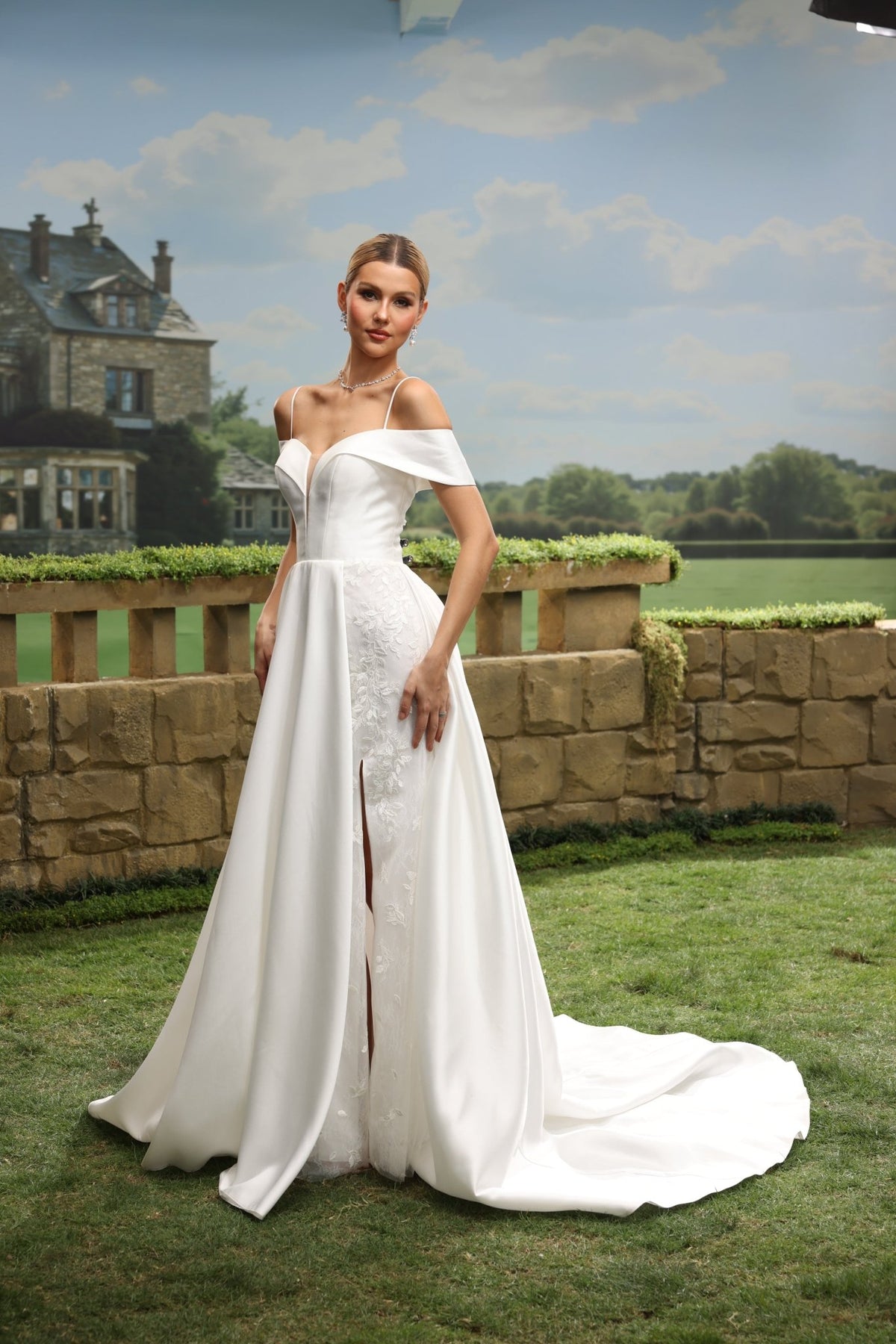 Hana white wedding dress detail view 9