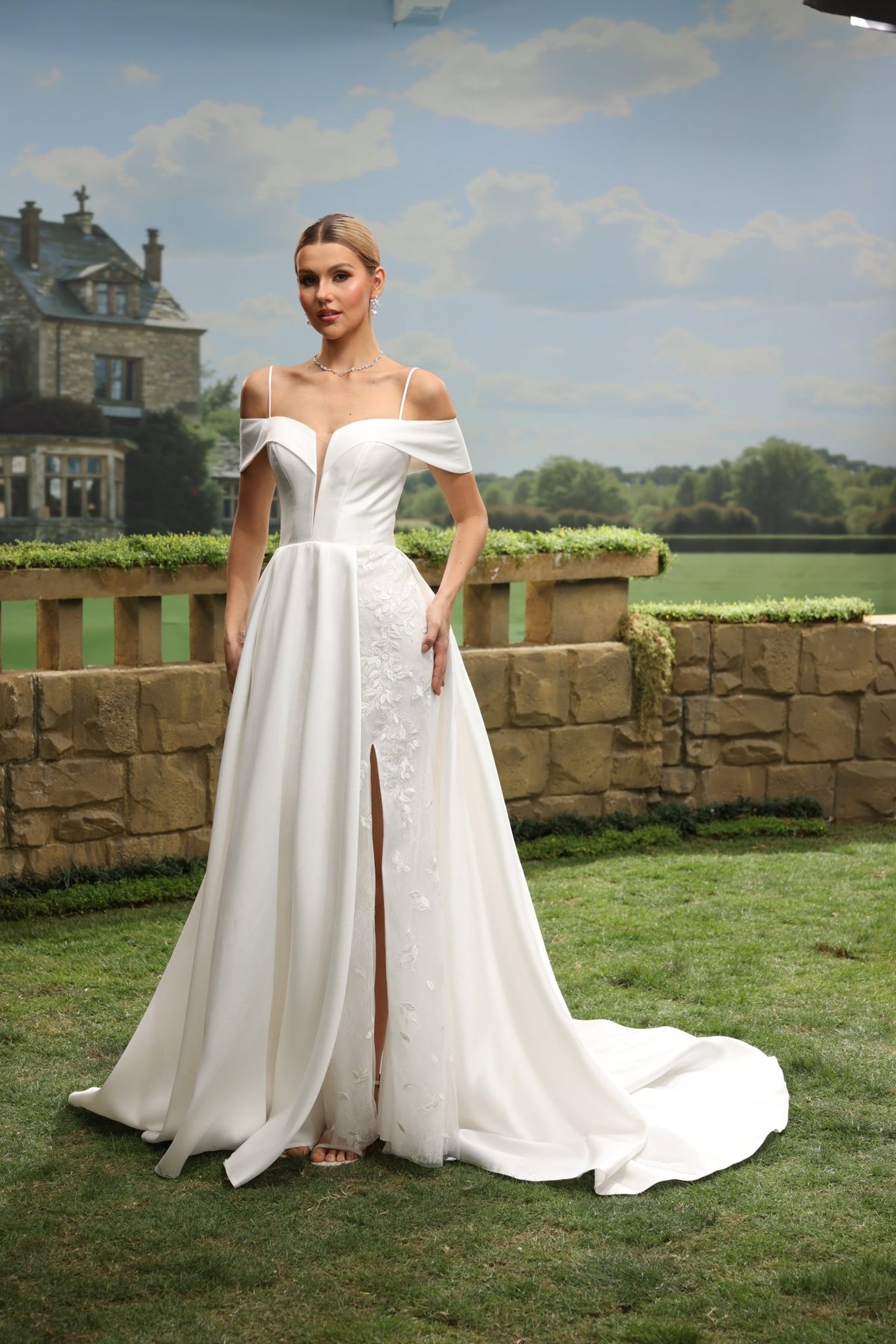 Hana white wedding dress detail view 10