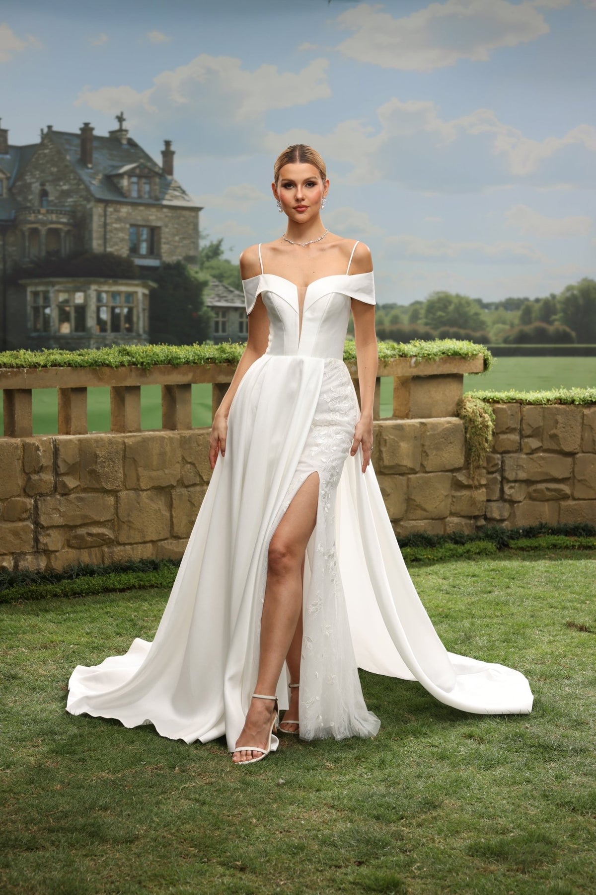 Hana white wedding dress detail view 8