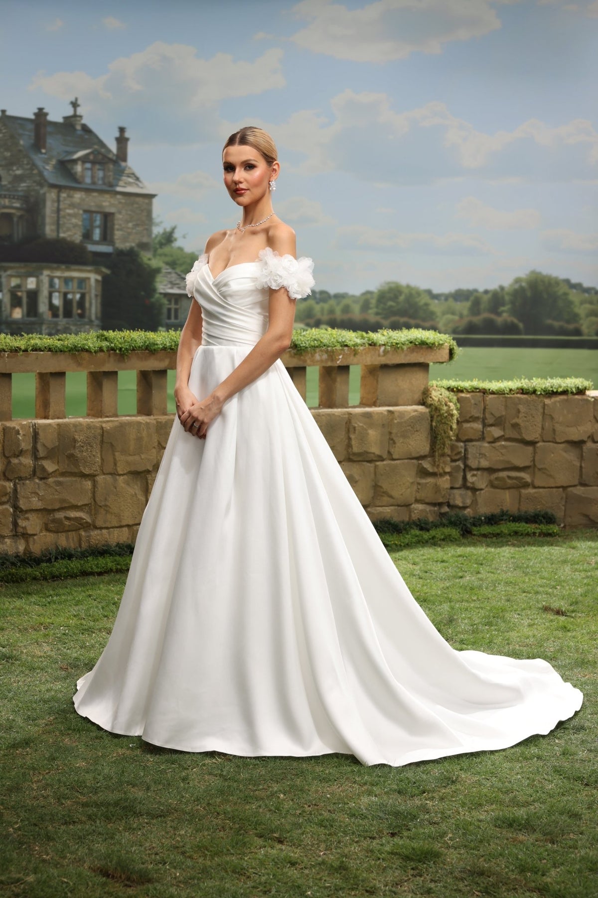Isla white wedding dress side view 3