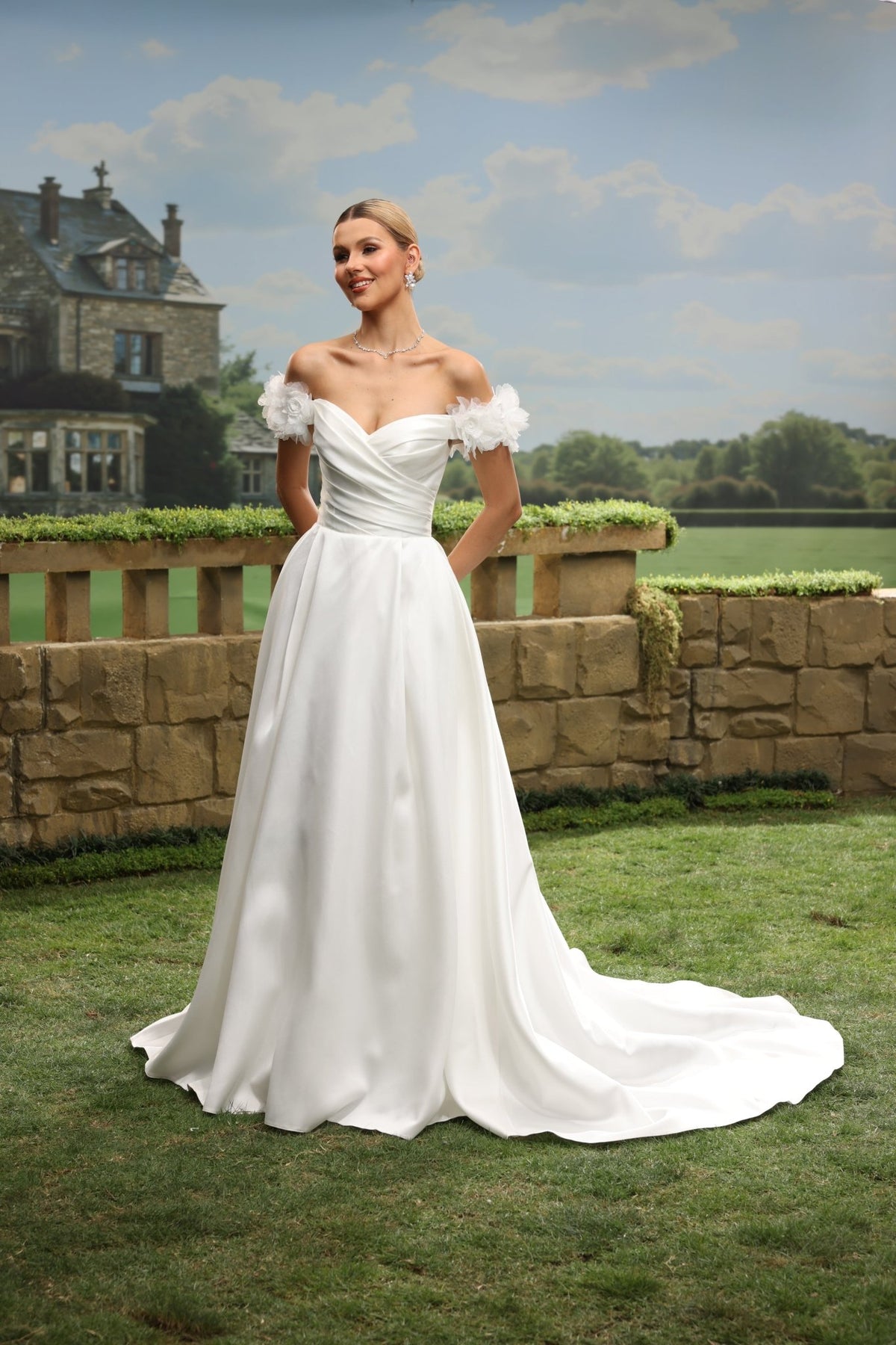 Isla white wedding dress detail view 10