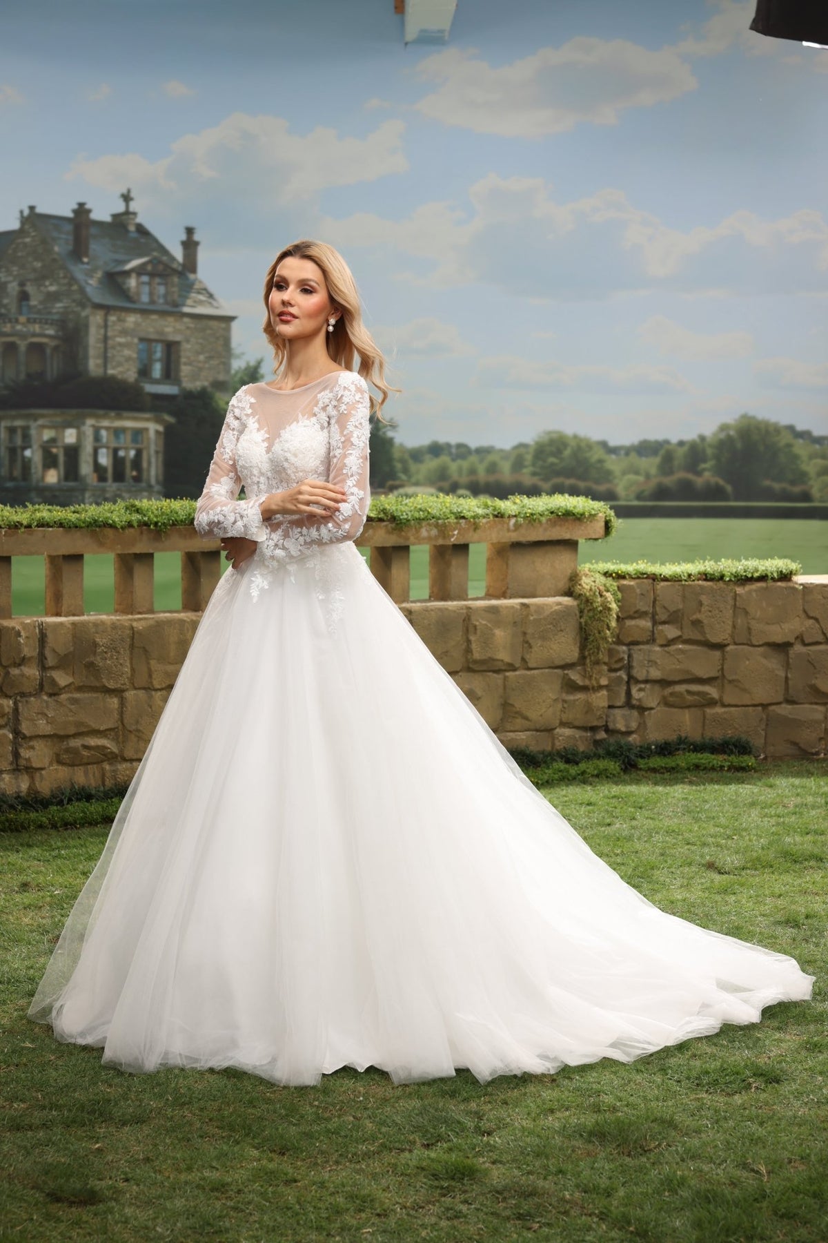 Ivara white wedding dress detail view 8