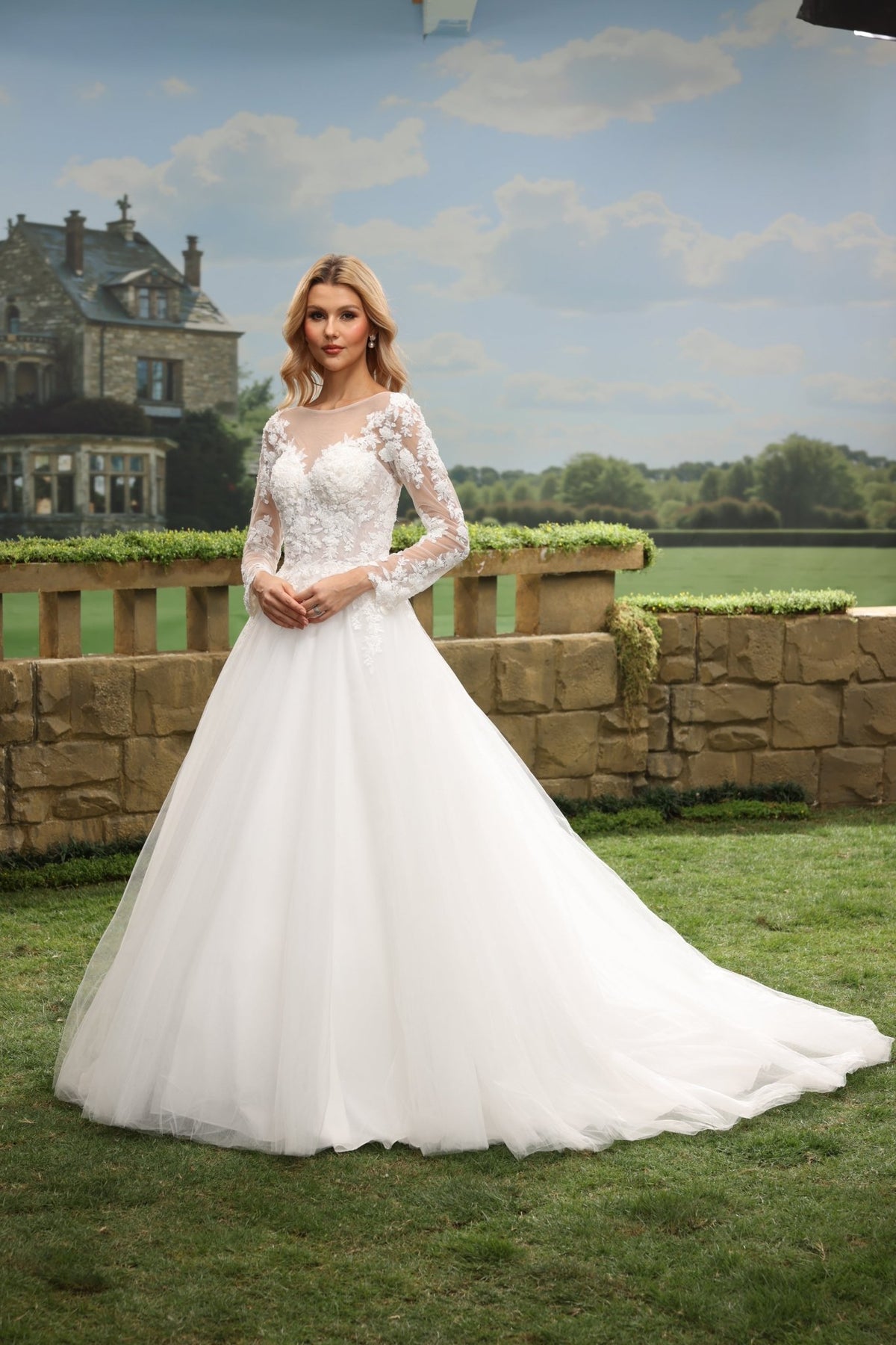 Ivara white wedding dress detail view 7