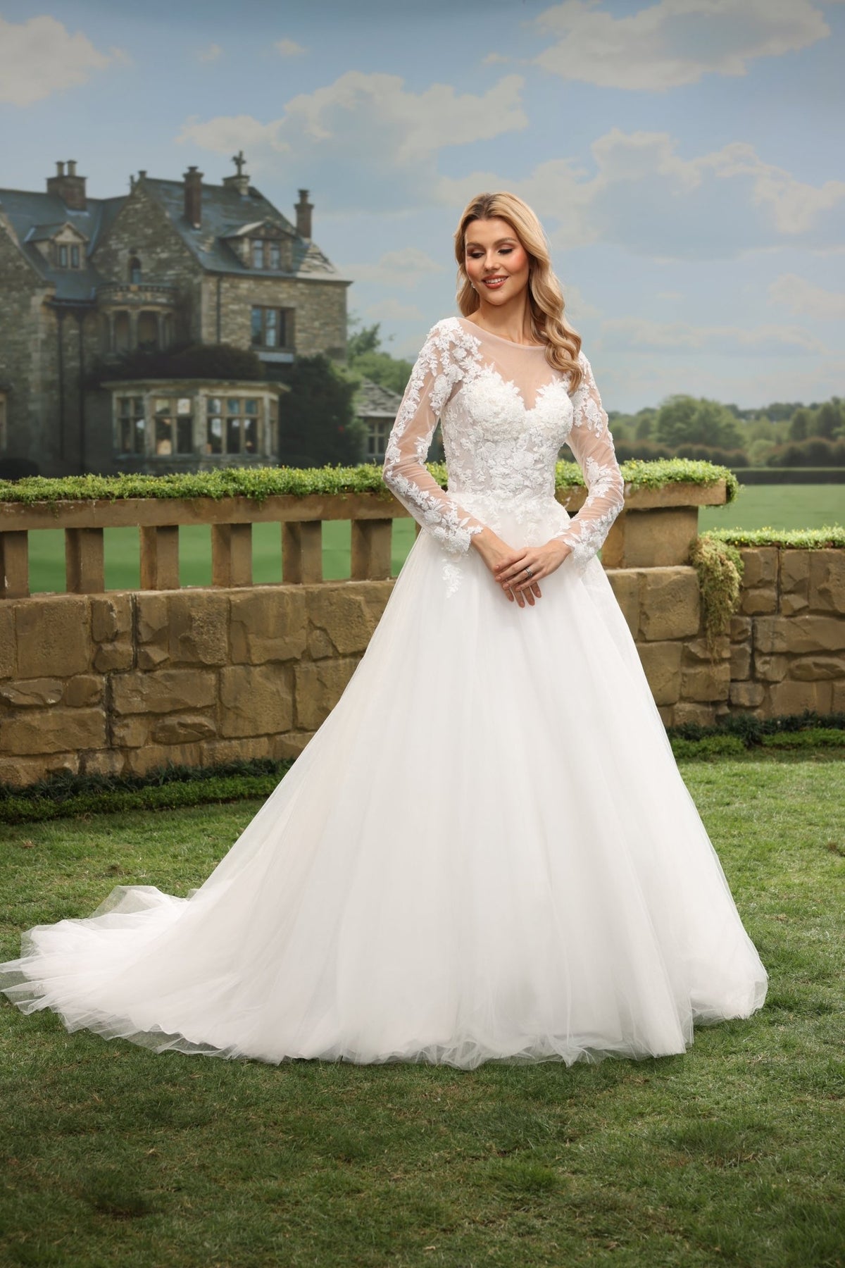 Ivara white wedding dress detail view 10
