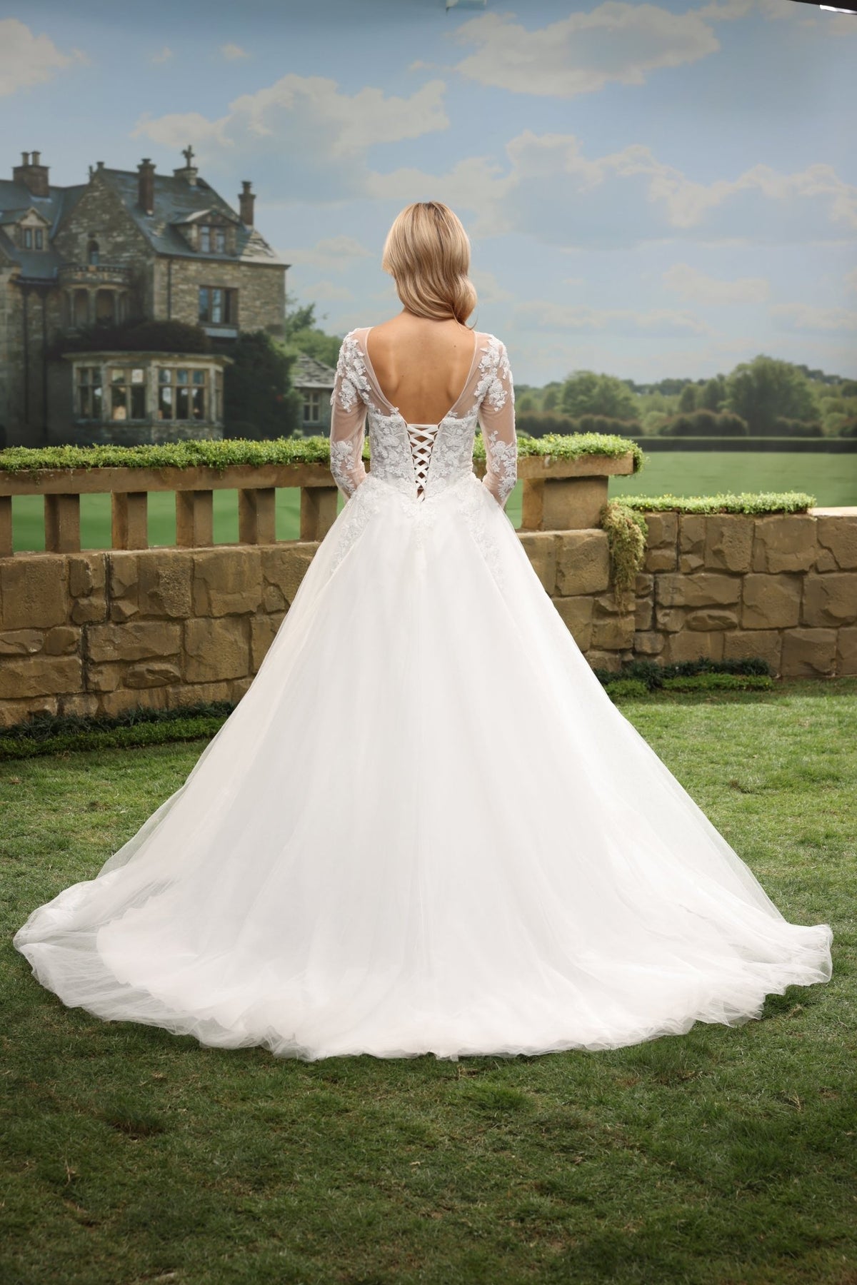 Ivara white wedding dress back view 4