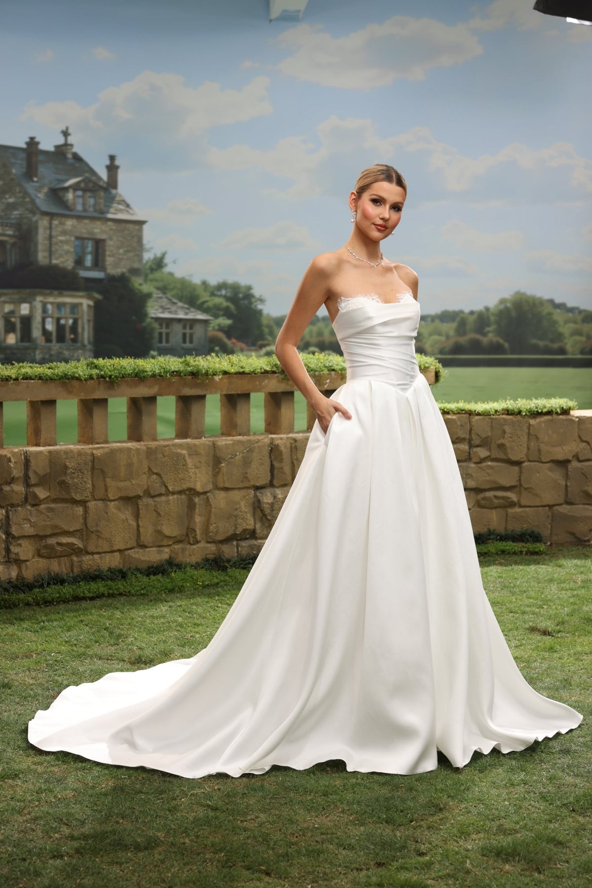 Lena white wedding dress detail view 9