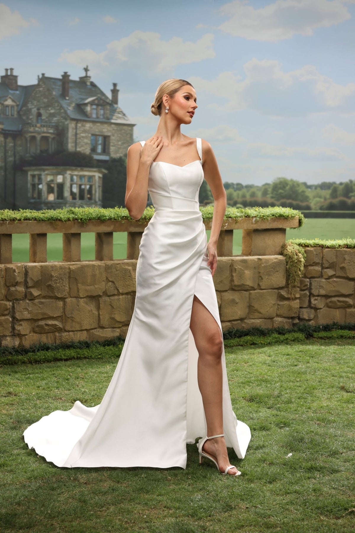 Zora white wedding dress detail view 9