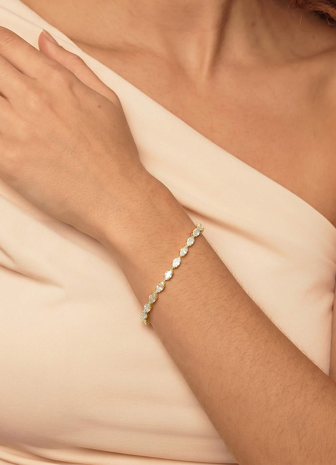 Mini Marquise Crystal Tennis Bracelet — Gold — 图 3/10