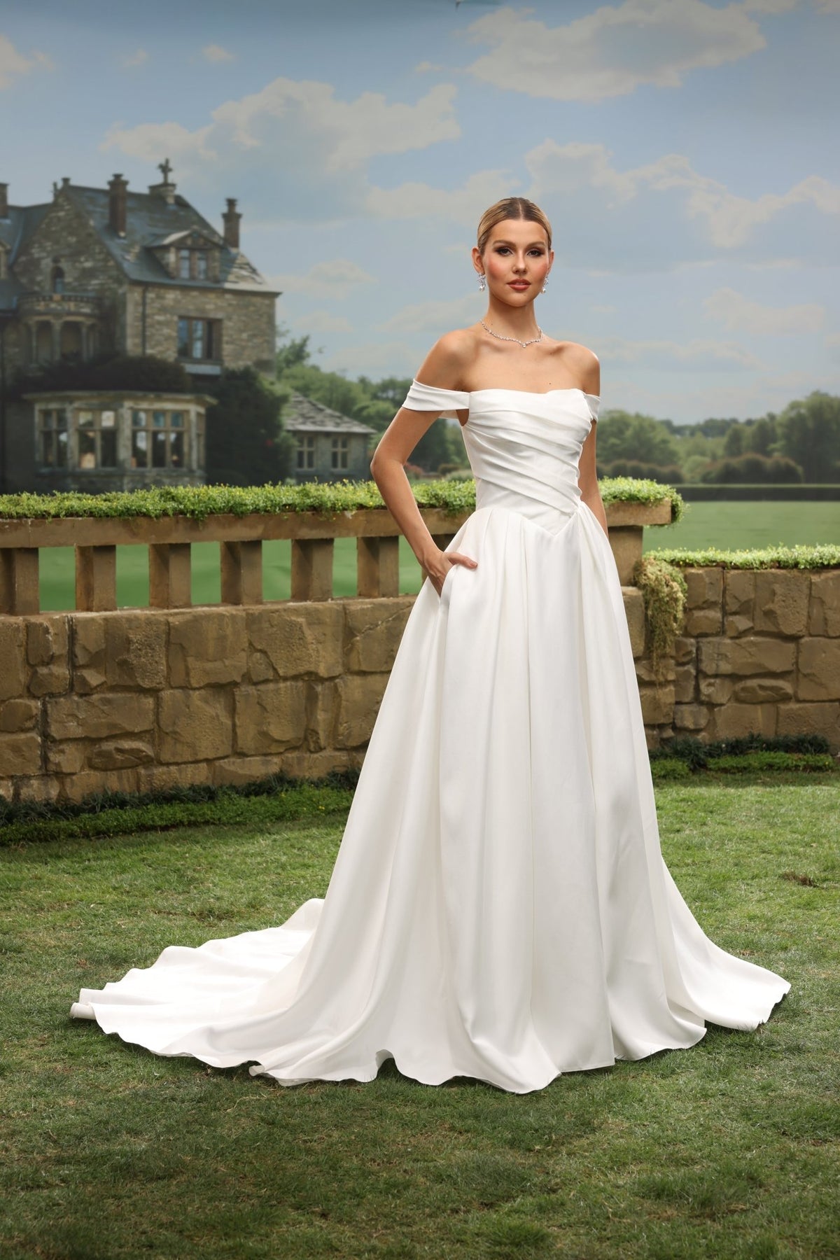 Nola white wedding dress detail view 9