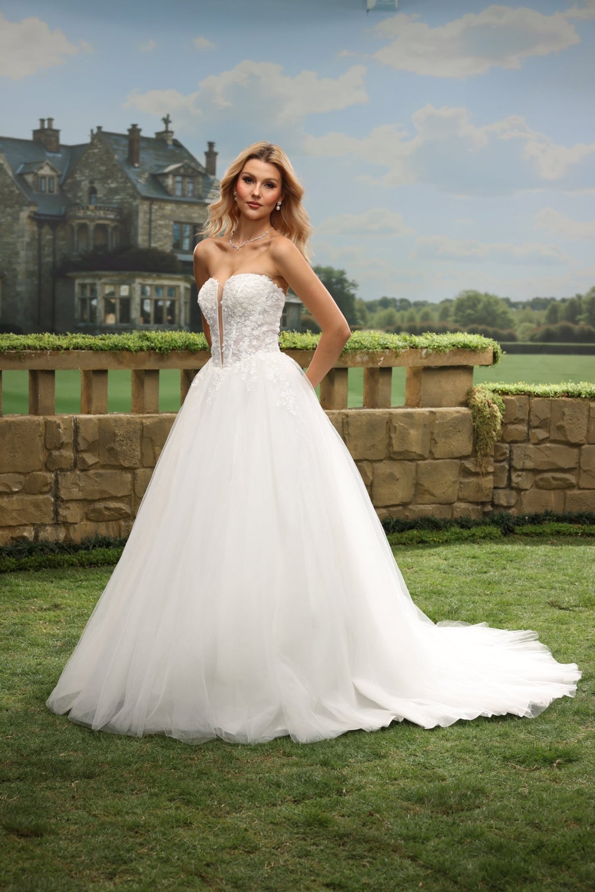 Nora white wedding dress detail view 6