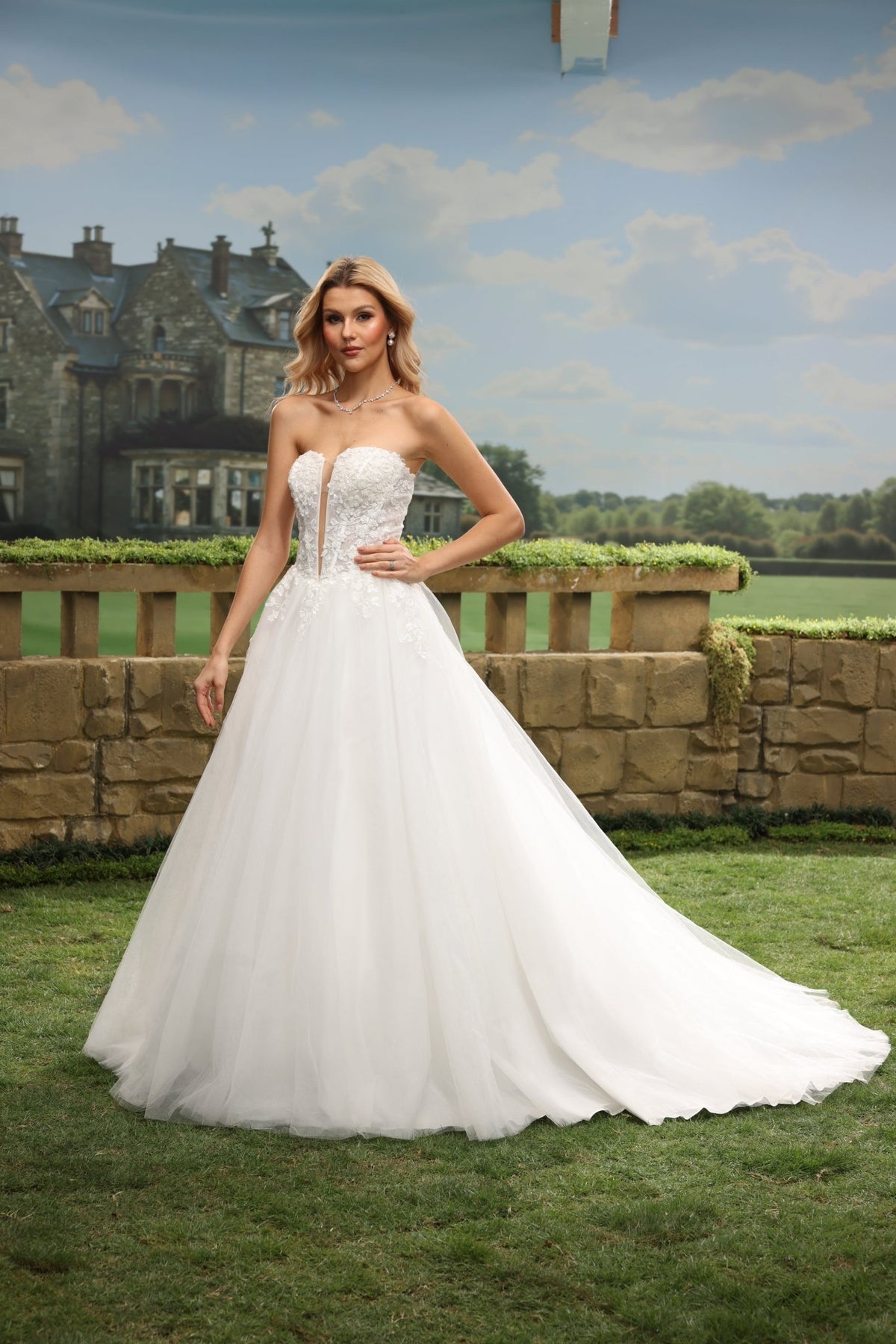 Nora white wedding dress detail view 5