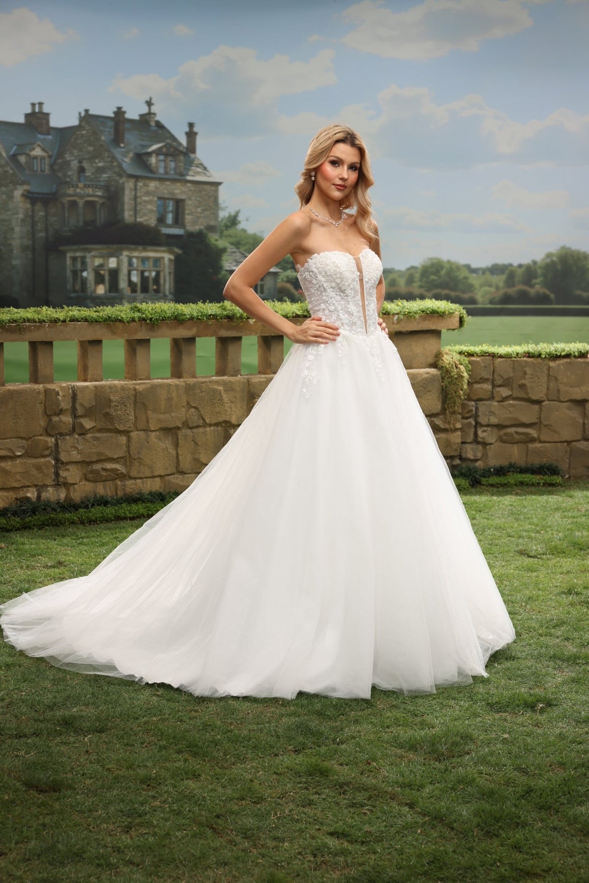 Nora white wedding dress detail view 7