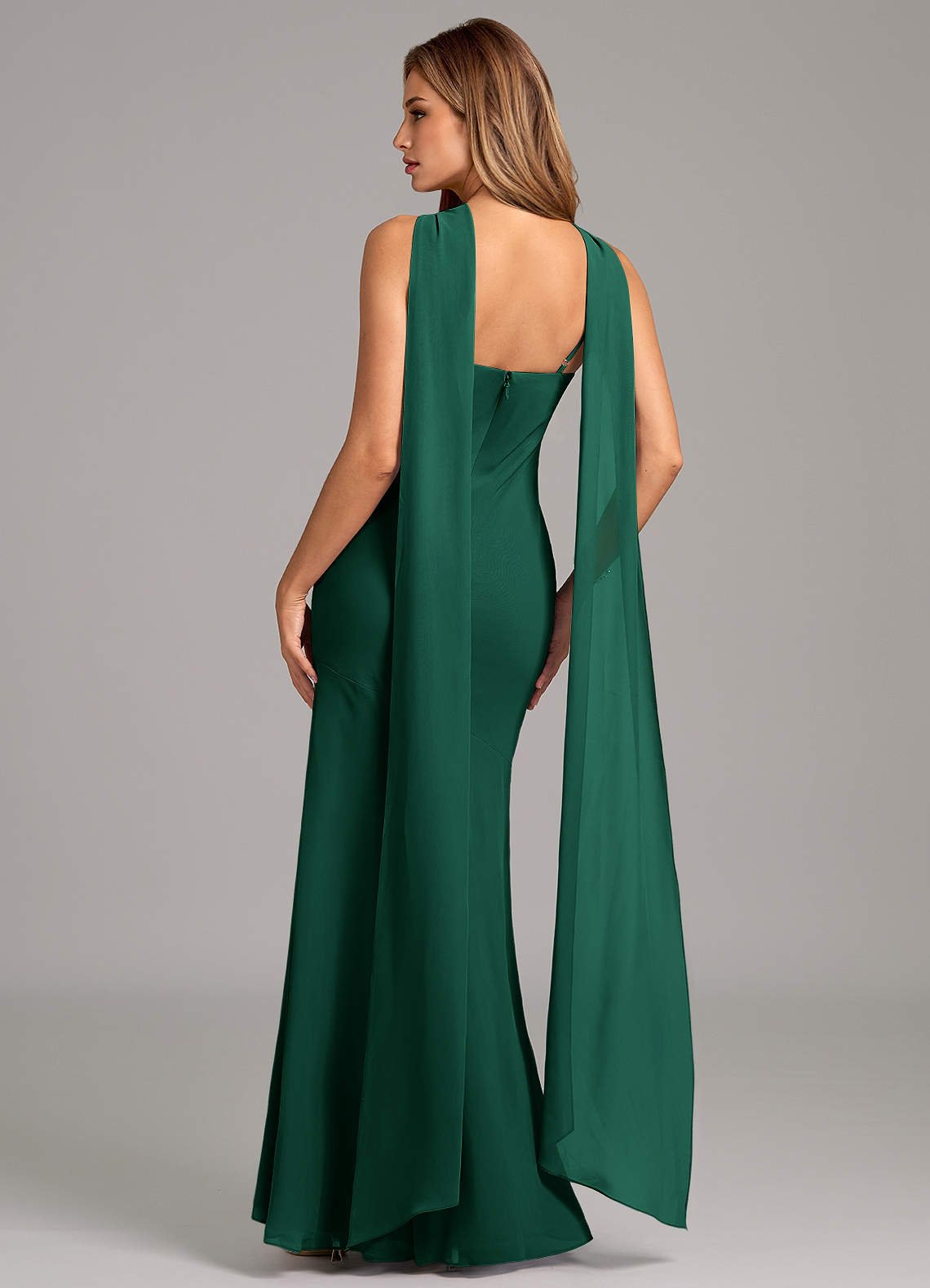 Kinsley Mermaid Halter Chiffon Bridesmaid Dress in Emerald