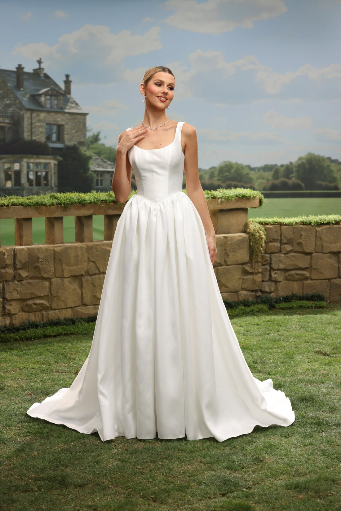 Pella A-Line Scoop-Neck wedding dress — front view