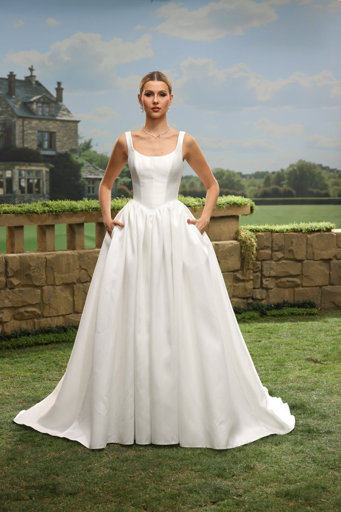 Pella A-Line Scoop-Neck wedding dress — front view
