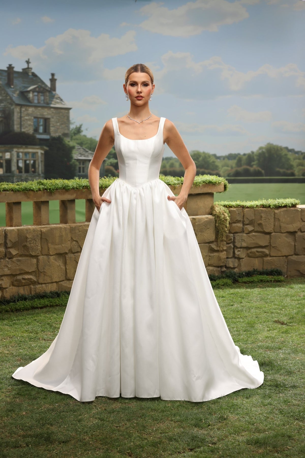 Pella A-Line Scoop-Neck wedding dress — front view